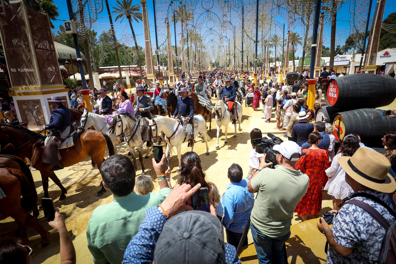 Imágenes de la Hermandad del Rocío en el Real de la Feria
