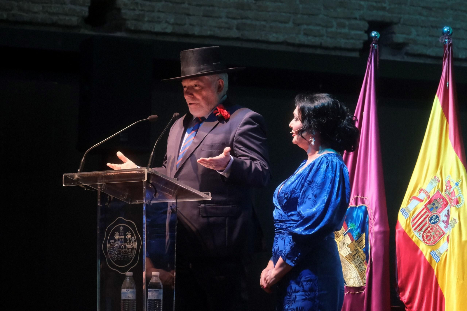 Alfonso Morales y Aurora Barona, durante el pregón del Mayo Festivo de Córdoba.