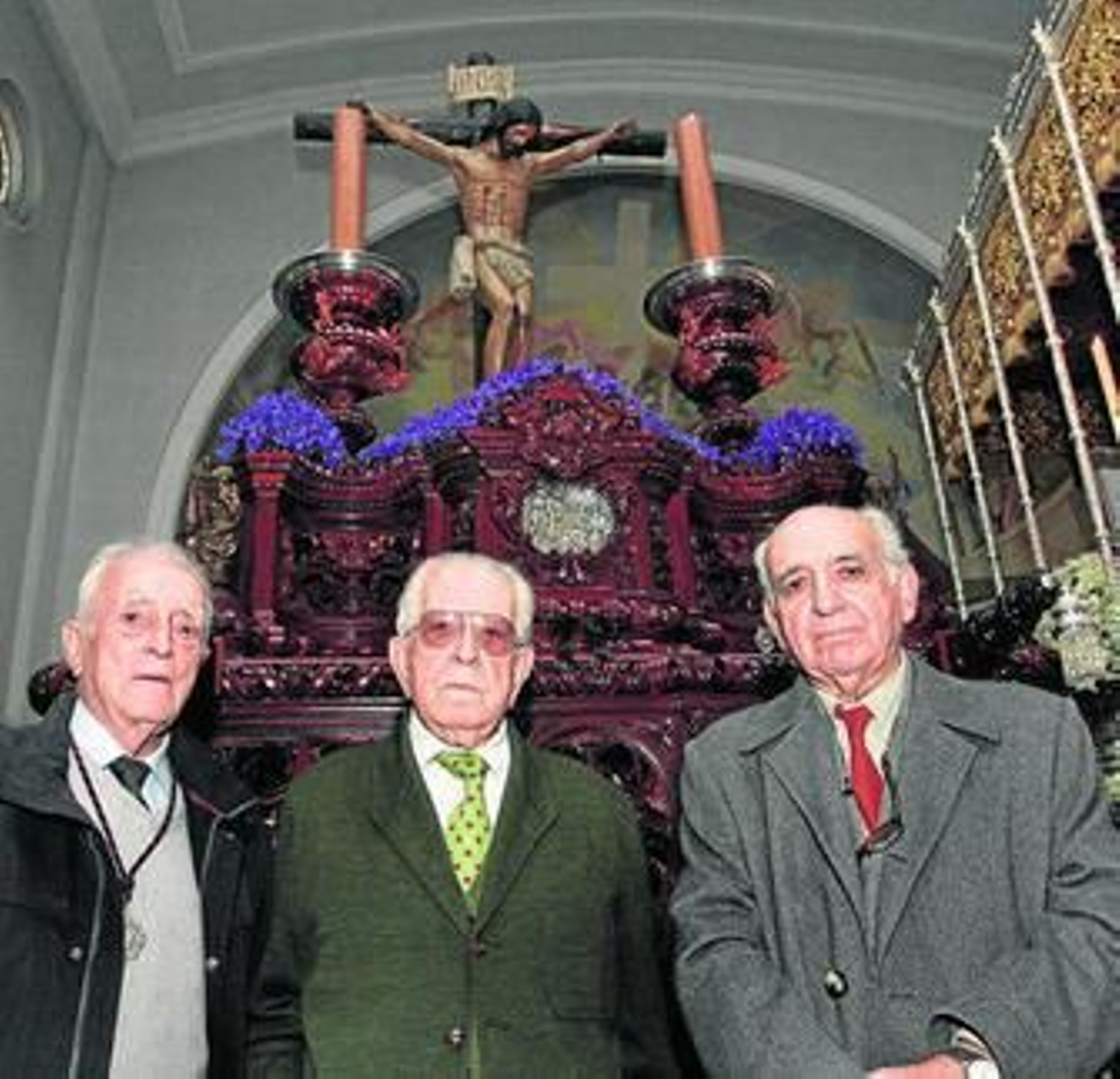 La tristeza invadió los rostros de los penitentes cuando se anunció la suspensión de la salida.