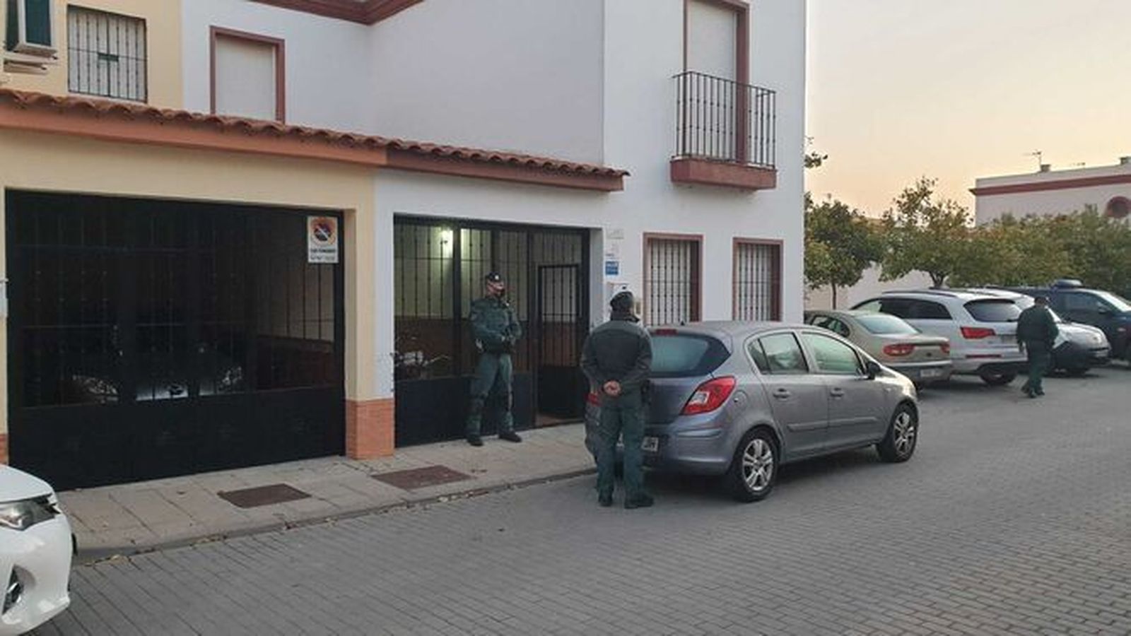 Uno de los registros efectuados durante la operación de la Guardia Civil