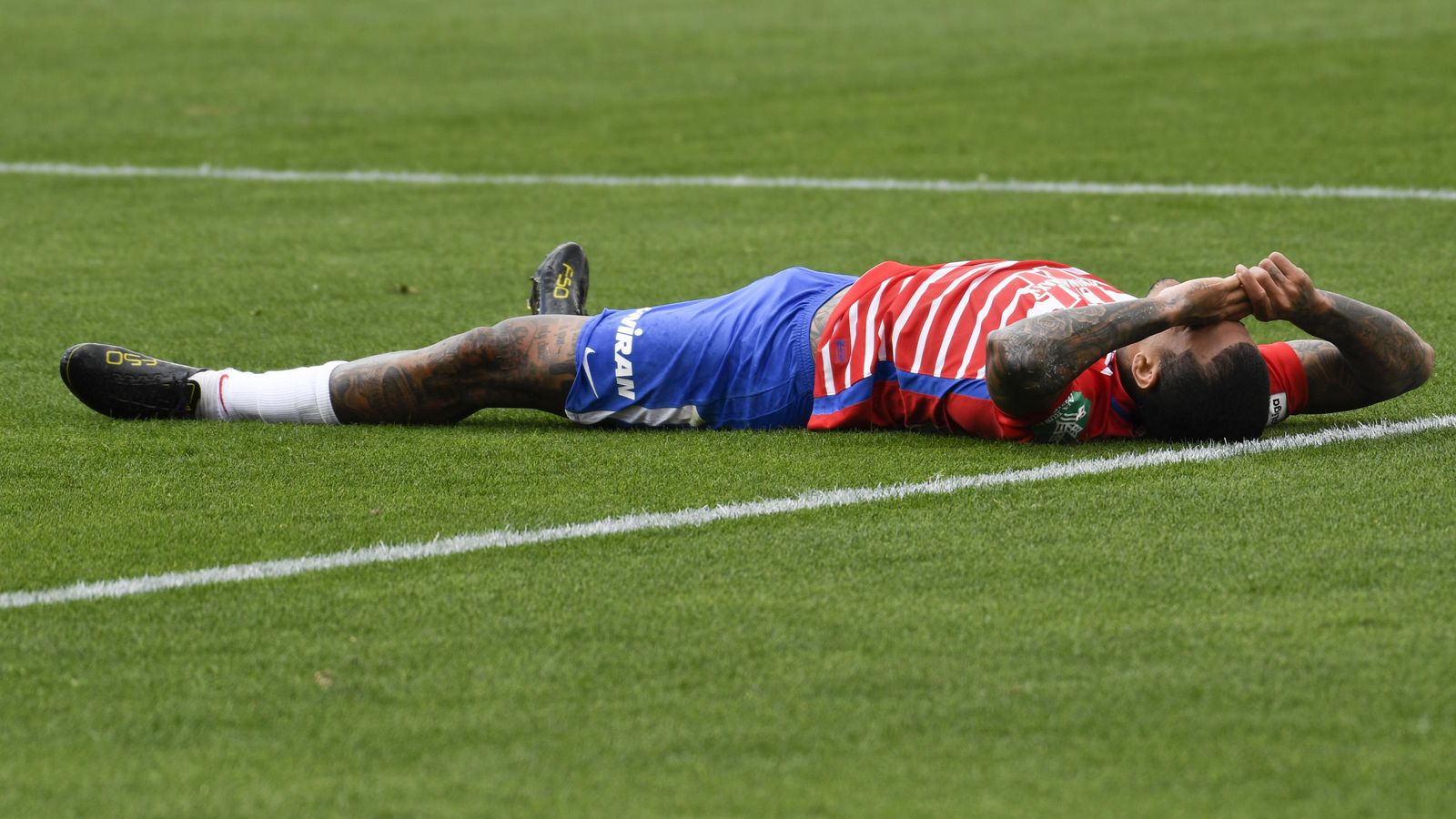 Kenedy terminó agotado ante el Villarreal.