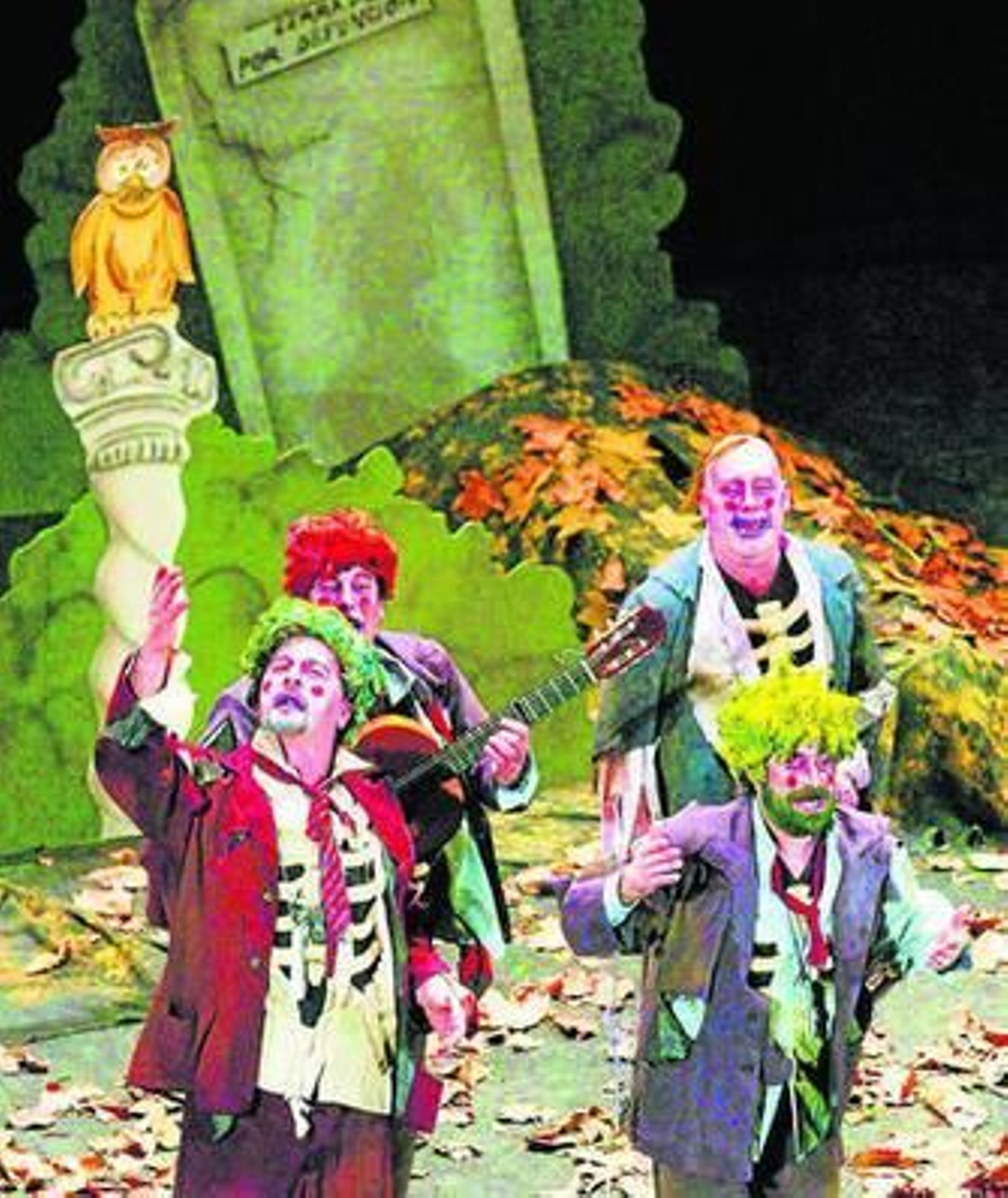 Los muertos vivientes del Love en su particular cementerio escenificado en el Concurso.