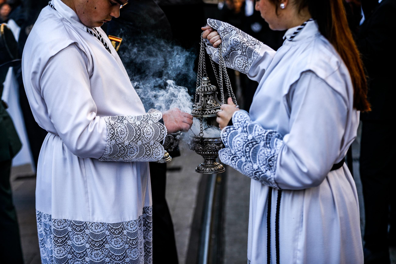 Imágenes de la salida de la Soledad en la Semana Santa de San Fernando 2025