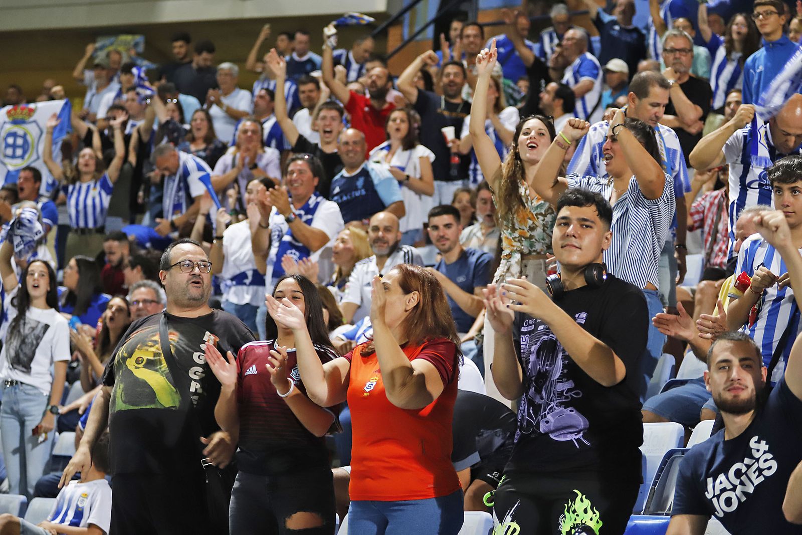 Ambiente en las gradas del Nuevo Colombino en el Recreativo de Huelva y Málaga