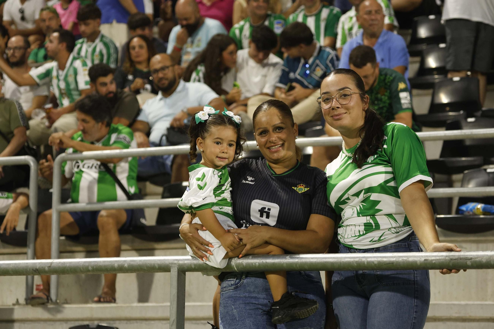 Las fotos del Betis-Como disputado en el Ciudad de La Línea (2-3)