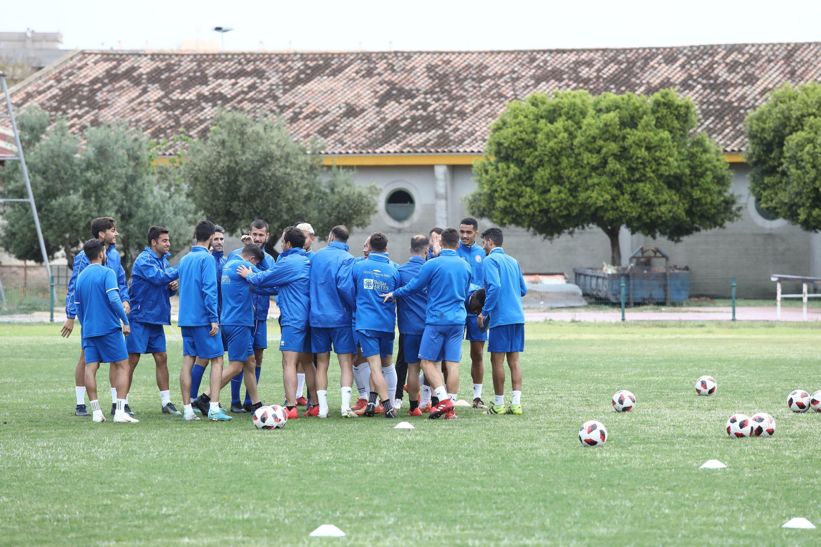 Los jugadores el Xerez DFC confían en sacar adelante el partido ante Los Barrios.