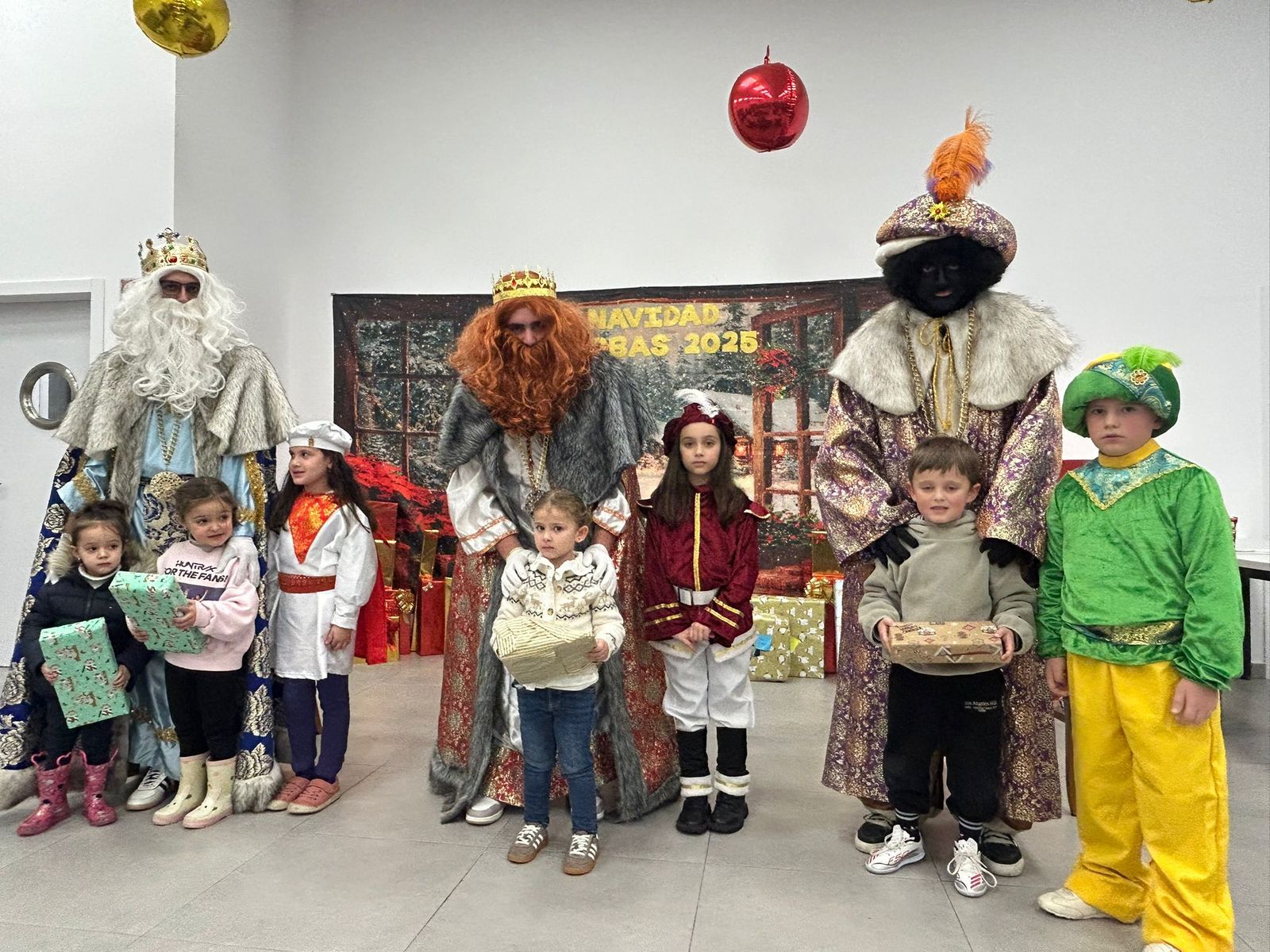 Las imágenes de los Reyes Magos en Sorbas: la lluvia no frena la ilusión de los más pequeños