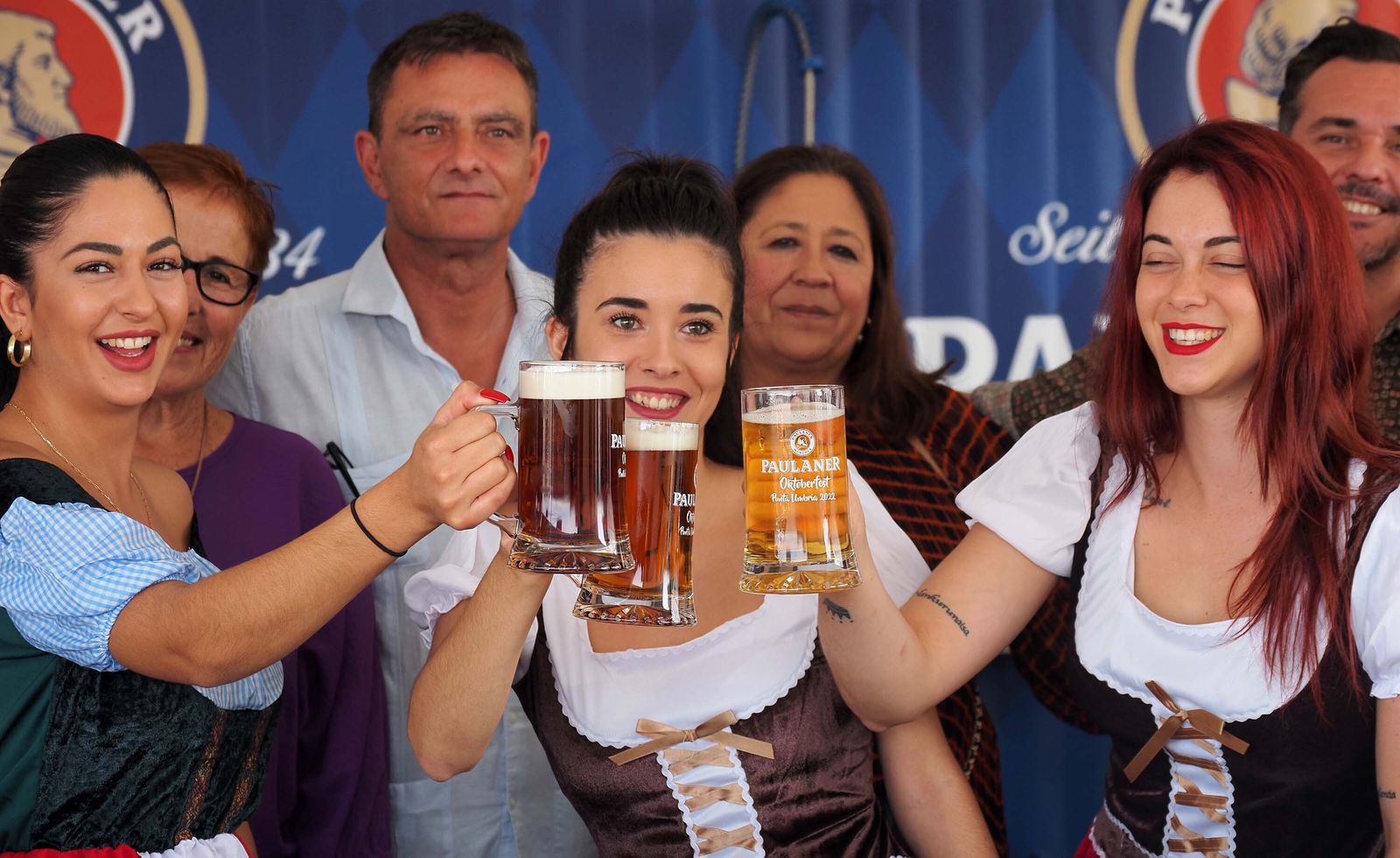 Las autoridades celebran el inicio del Oktoberfest
