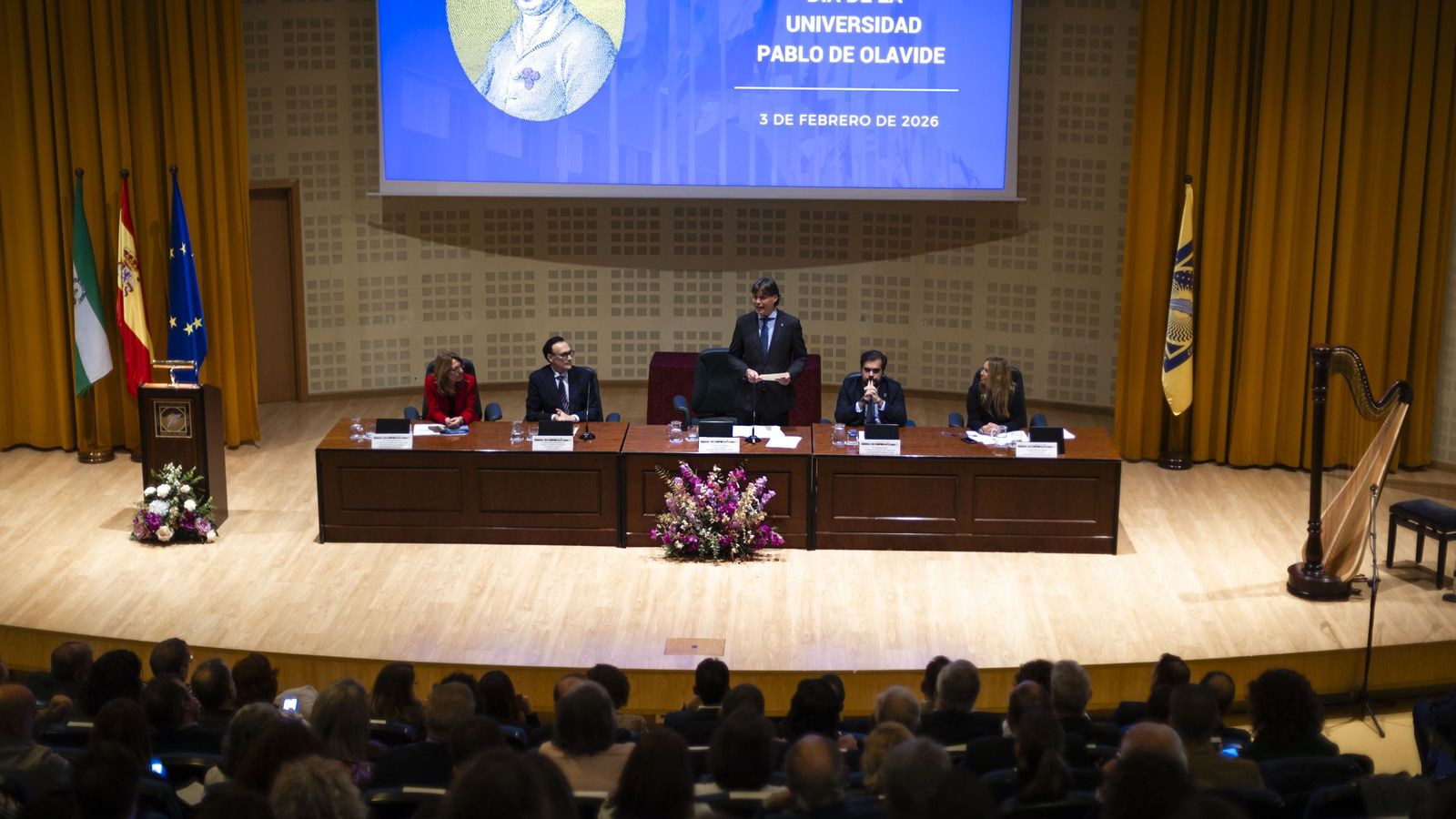 Francisco Oliva durante su discurso por el Día de la Universidad