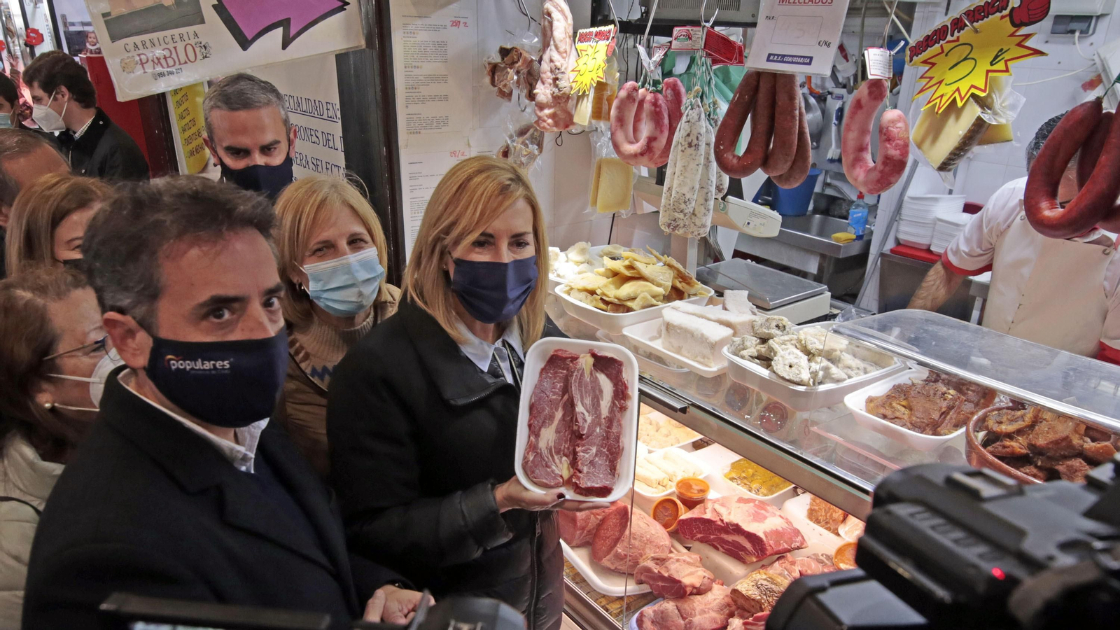 Visita de Ana Beltran a la plaza de abastos de Jerez