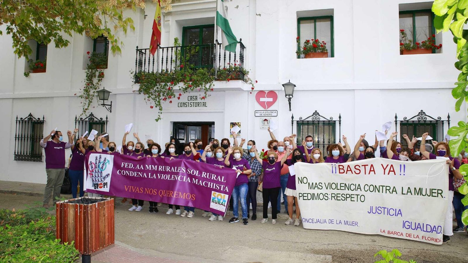 Concentración en La Barca contra la violencia machista y la violencia vicaria.