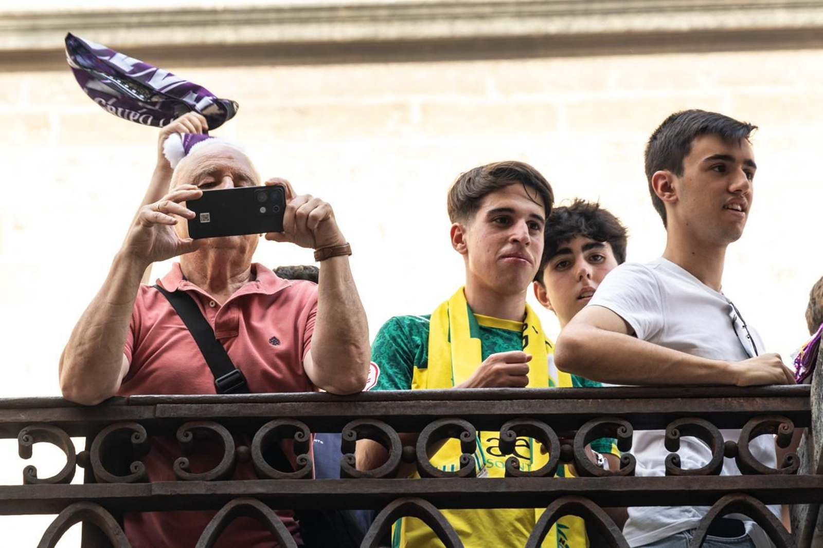 La fiesta por el ascenso del Real Jaén en La Plaza de Santa María y el Ayuntamiento
