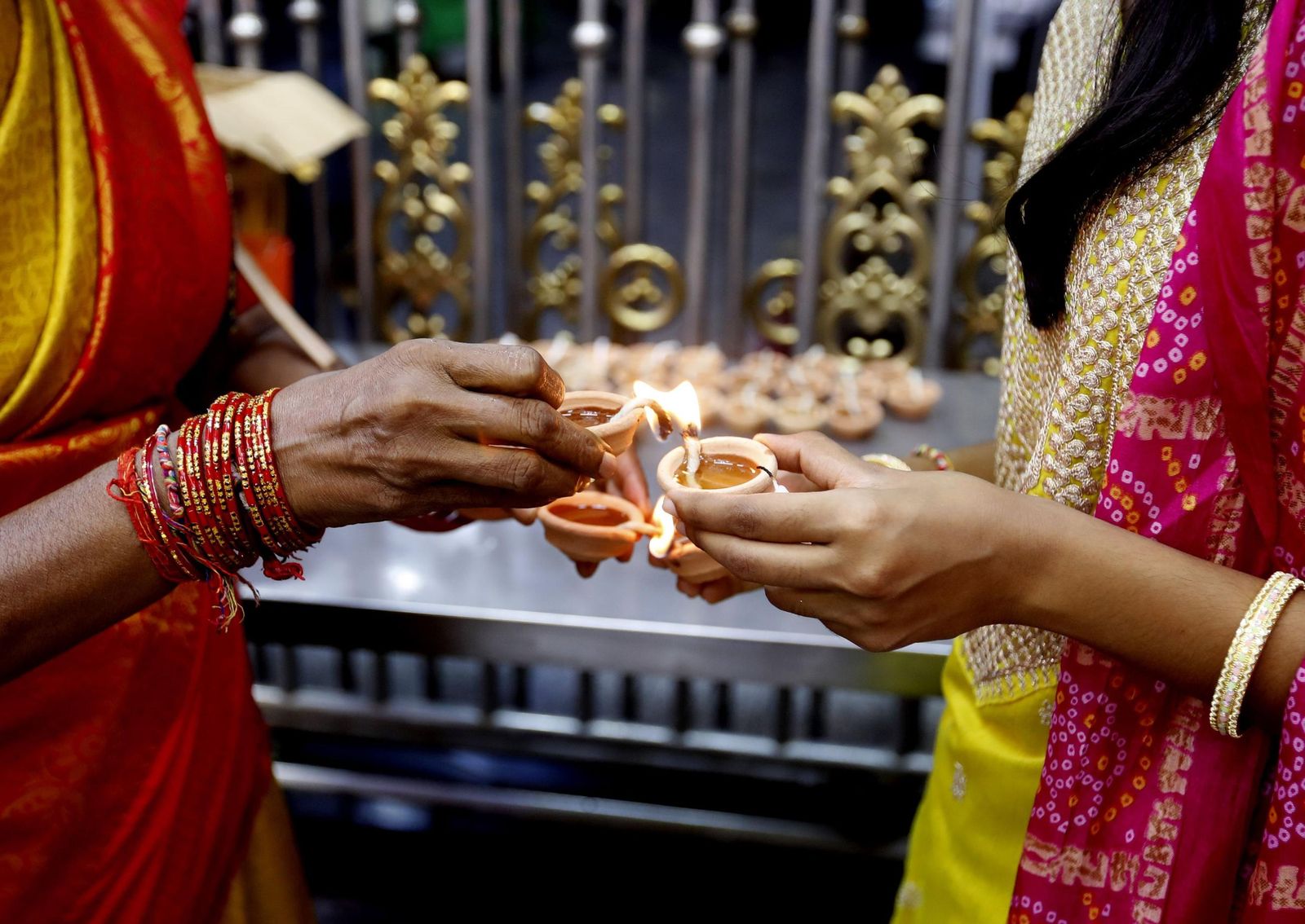 Las preciosas imágenes de la celebración del Diwali en India: un festival de luz y color