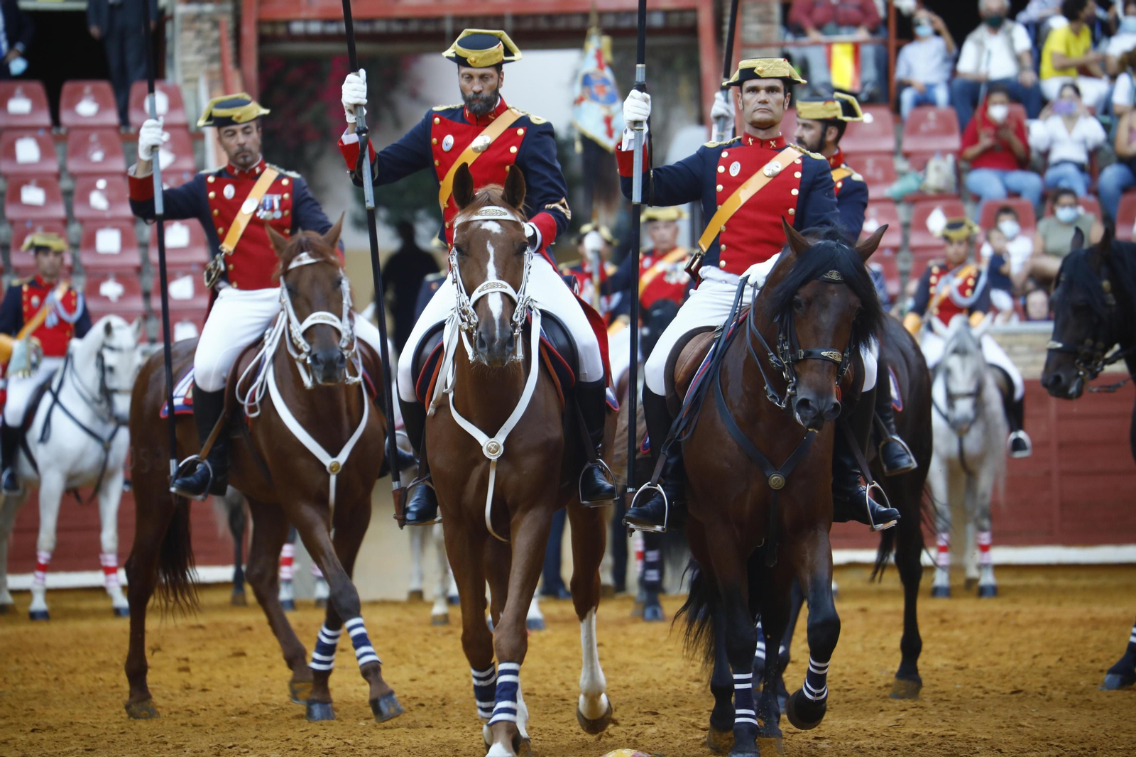 La impresionante exhibición de la Guardia Civil en la plaza de toros de Córdoba, en fotografías