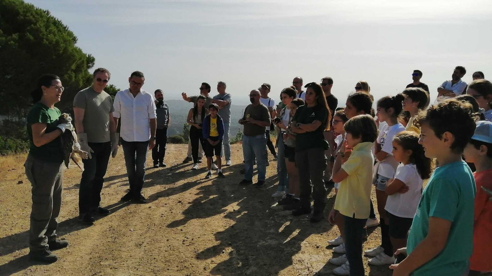 Menores del Club de Pequeños y Pequeñas Zoólogos participan en la actividad.