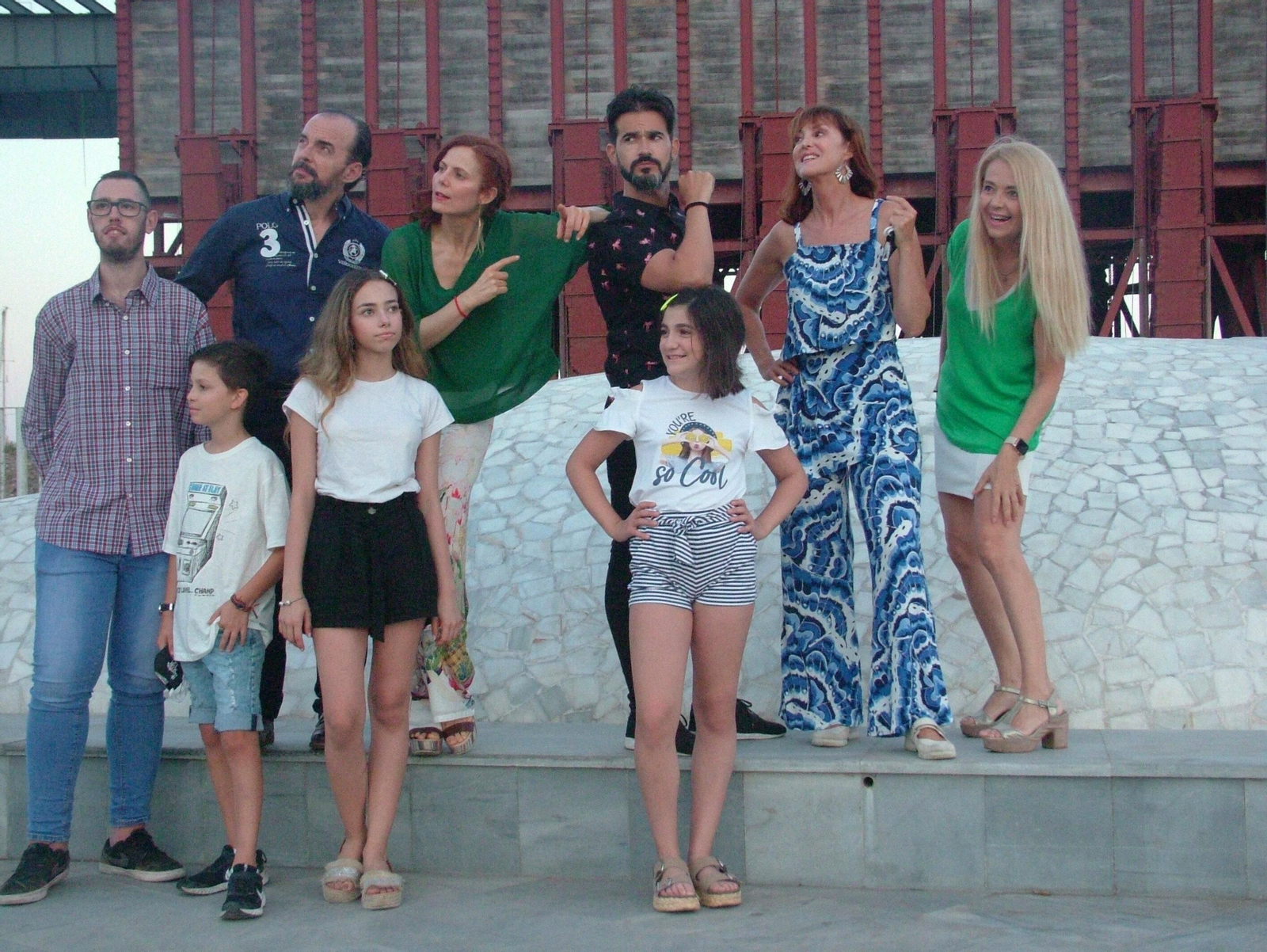 Grupo de actores de Almería encabezados por Nieves Gómez (derecha) que será la ayudante de dirección de la película.