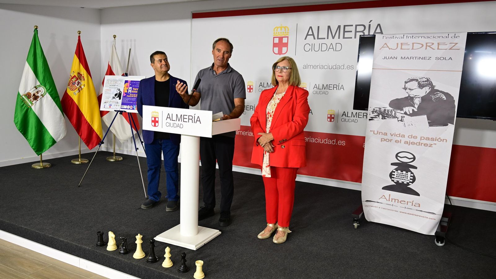 El concejal de Ciudad Activa, Movilidad Urbana y Deporte toma la palabra en esta presentación.