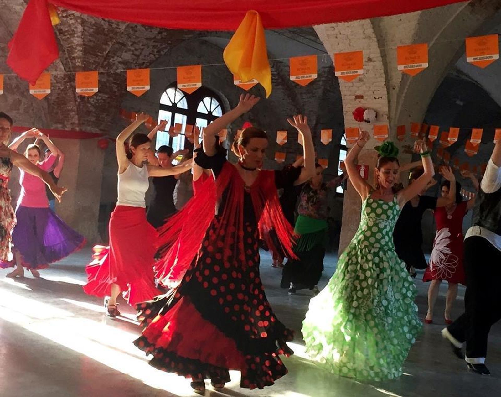 Tablao en el interior del edificio donde se celebra la Feria, días atrás.