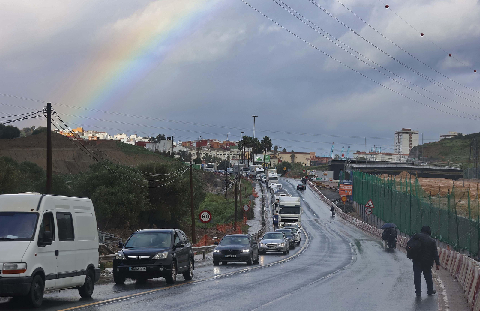 El corte del acceso sur de Algeciras por los tractoristas de Cádiz, en imágenes