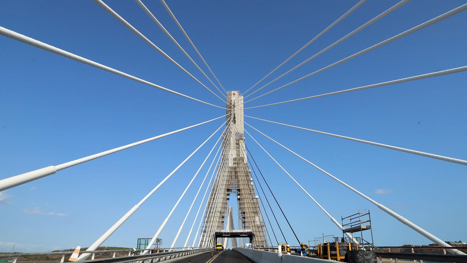 Puente sobre el río Guadiana que une a España con Portugal, desde la localidad de Ayamonte.