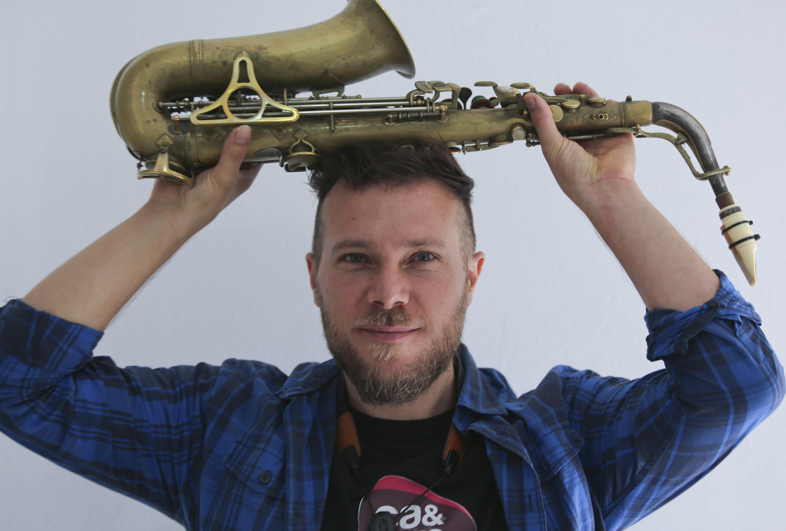 José Manuel Leal 'Tete', con su saxofón, uno de los instrumentos que toca. José Manuel Leal 'Tete', con su saxofón, uno de los instrumentos que toca.