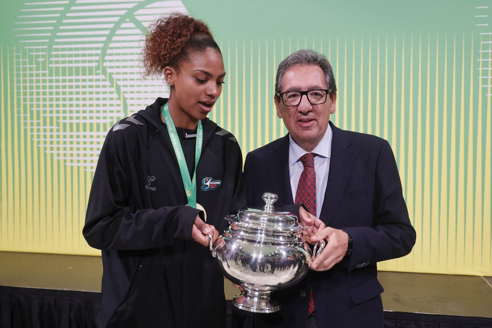 Recepción en la Fundación Cajasol a la campeonas de la Copa de la Reina de voleibol