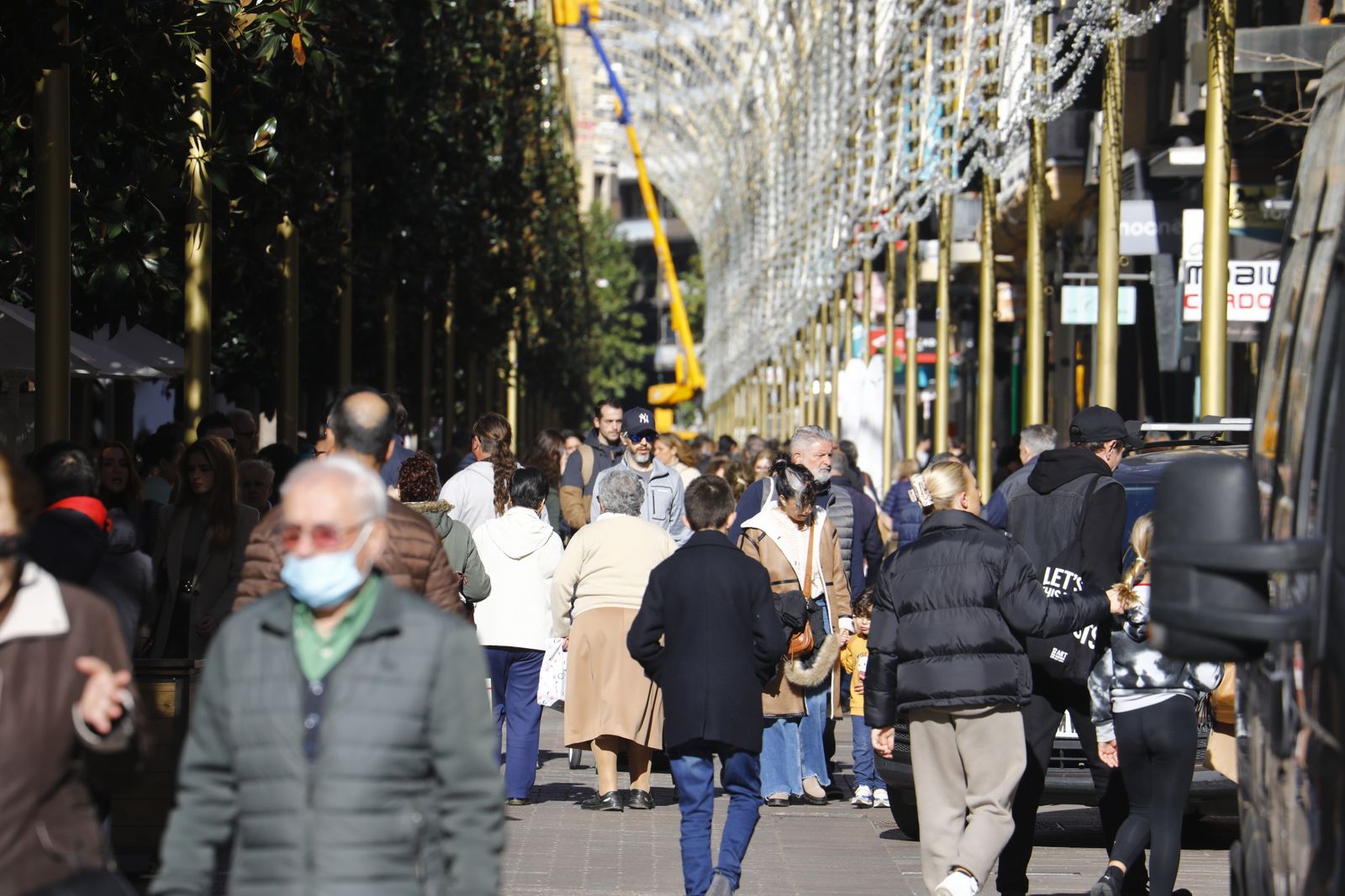 El ambientazo en el Centro de Córdoba para aprovechar el festivo navideño, en imágenes