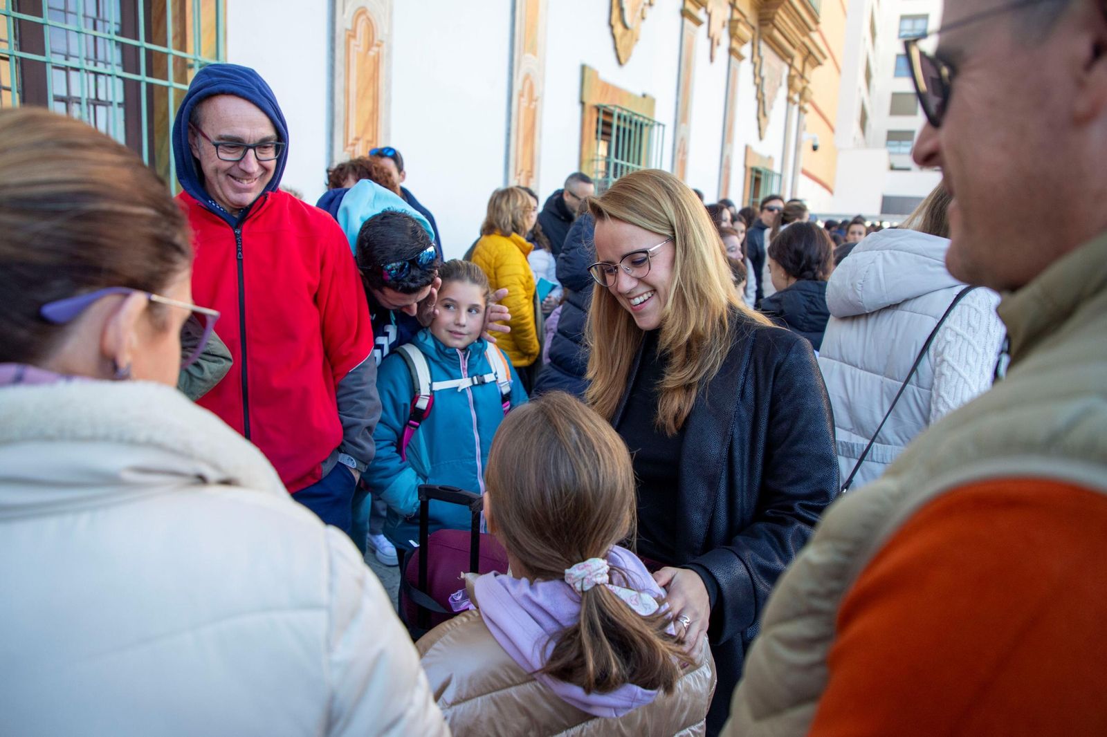 La salida de los niños que participan en los Campamentos de Navidad de la Diputación, en imágenes