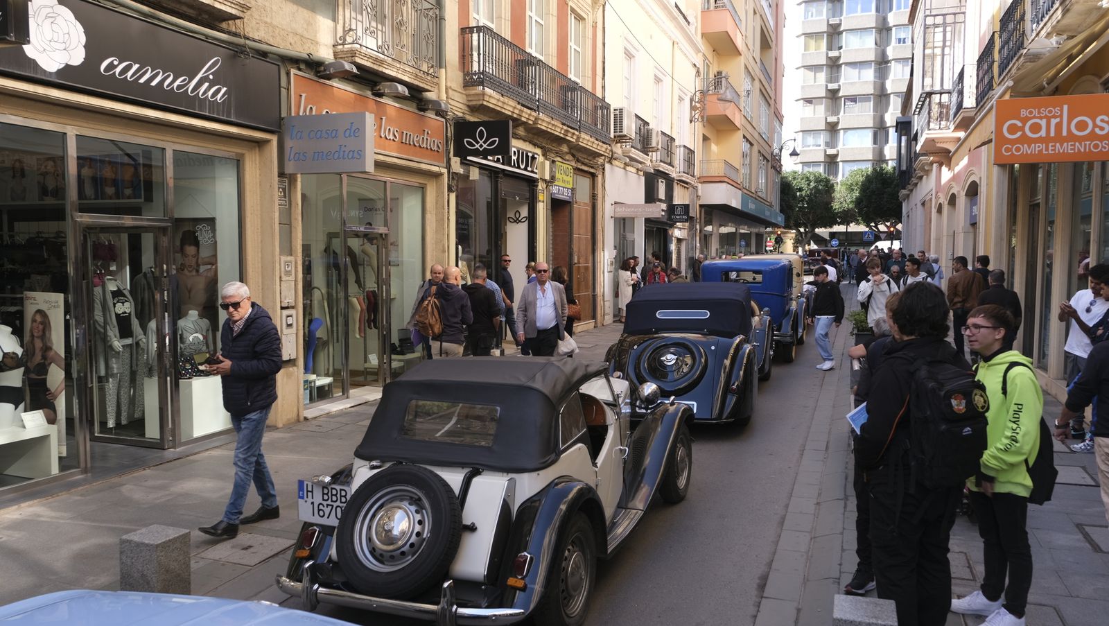 La 33 Ruta de Automóviles Antiguos toma las calles de Almería