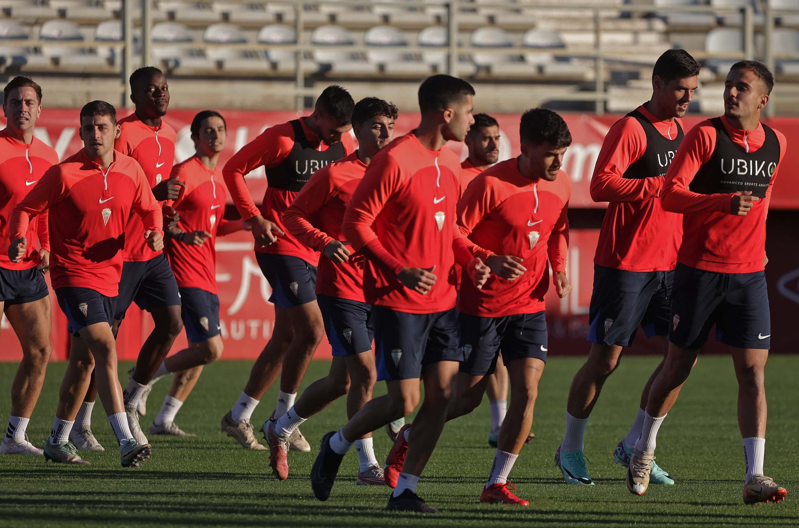 La vuelta a los entrenamientos del Algeciras después del descanso de Navidad, en imágenes