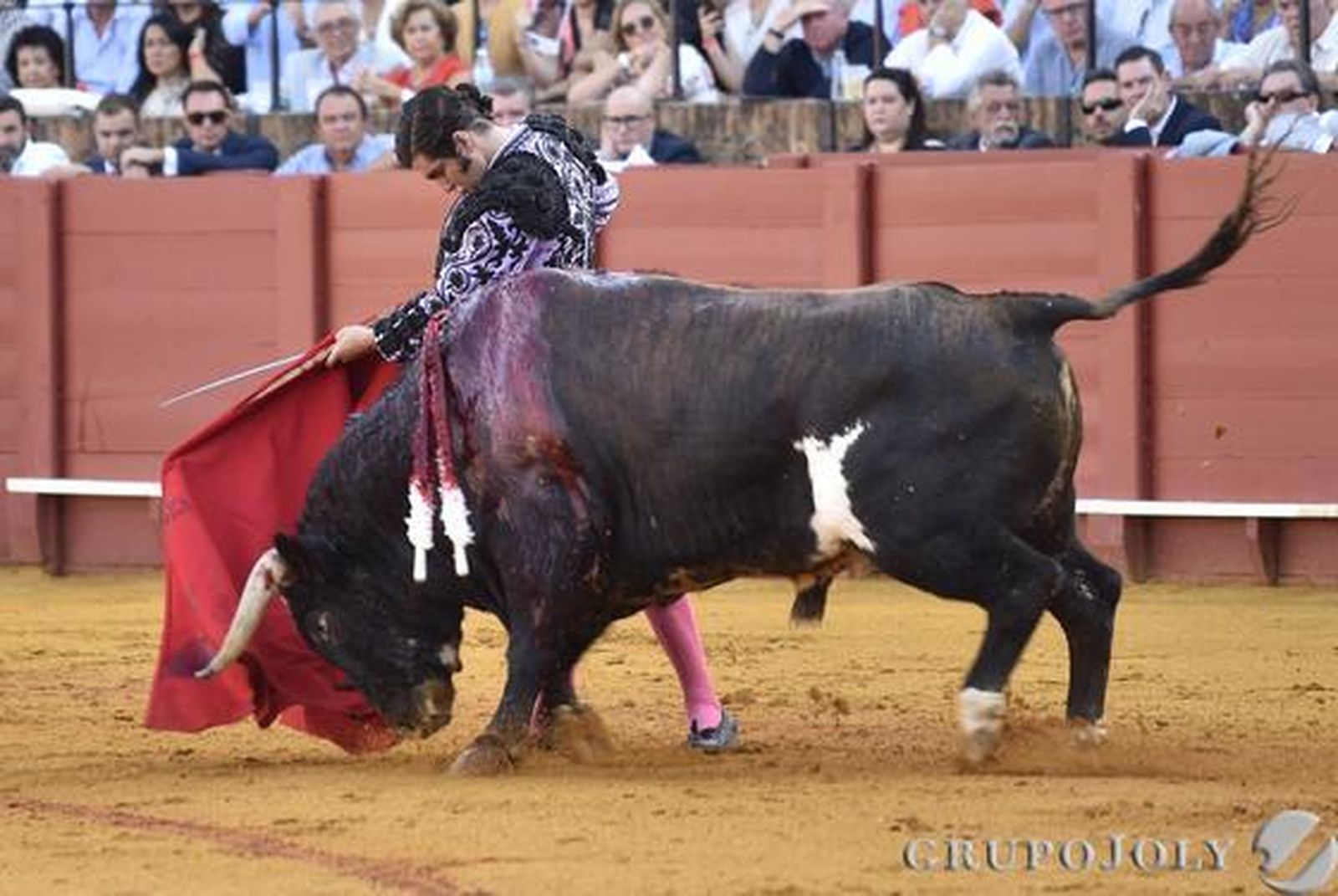 Morante de la Puebla en el primer toro./ Juan Carlos Vázquez