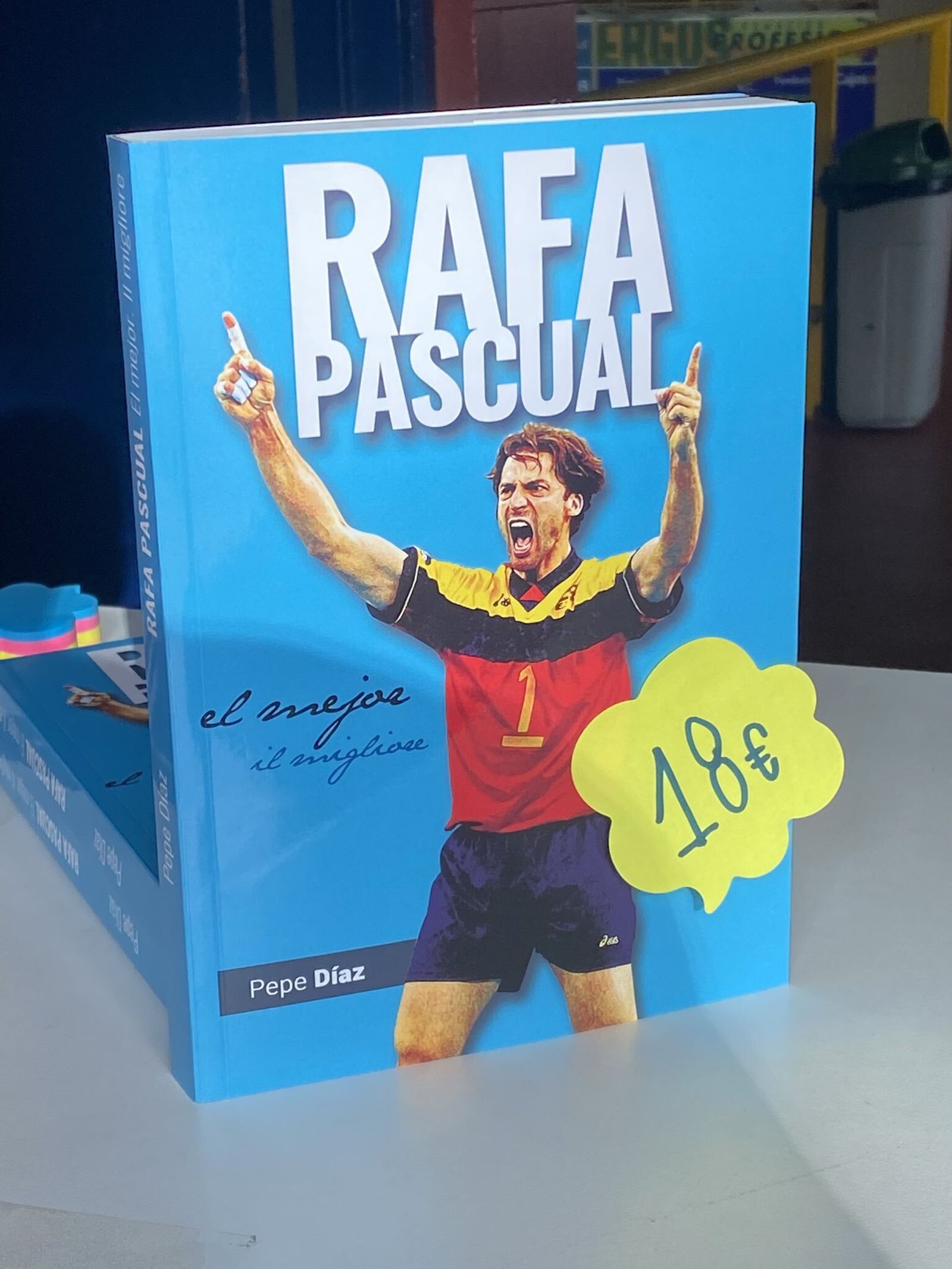 La portada del libro escrito por Pepe Díaz sobre Rafa Pascual.