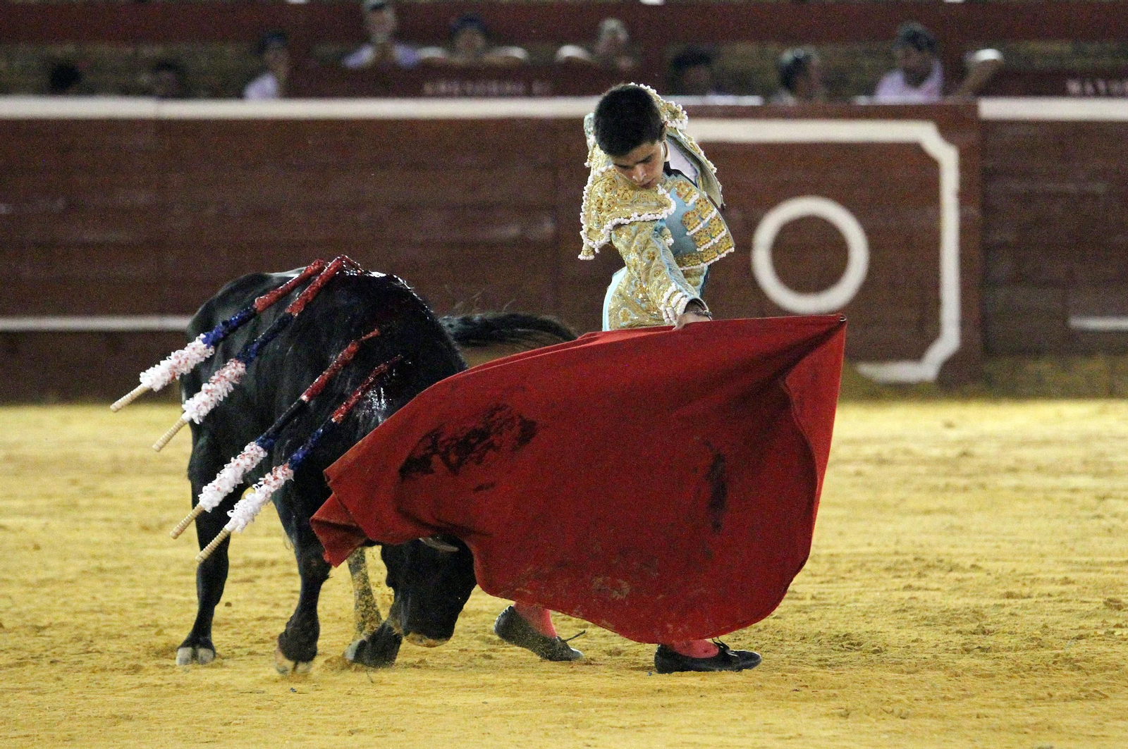 Juan Silva "Juanito" sale a hombros en la Plaza de toros La Merced, en imágenes