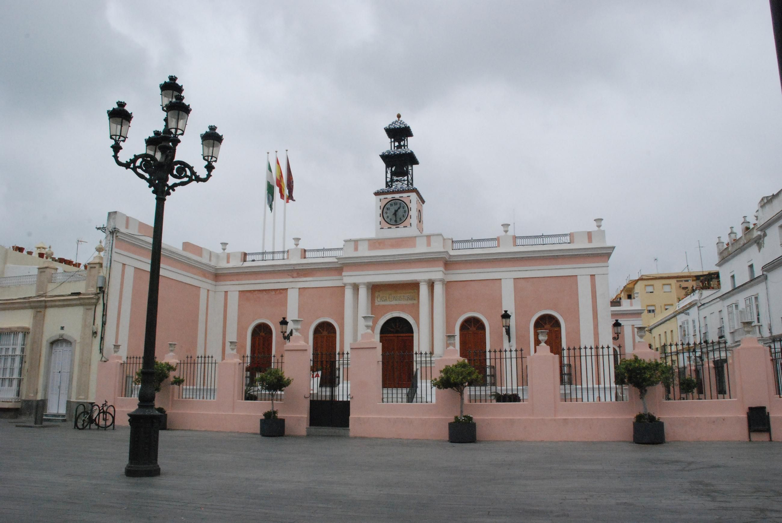 Ayuntamiento de Puerto Real en la Plaza de Jesús Ayuntamiento de Puerto Real en la Plaza de Jesús