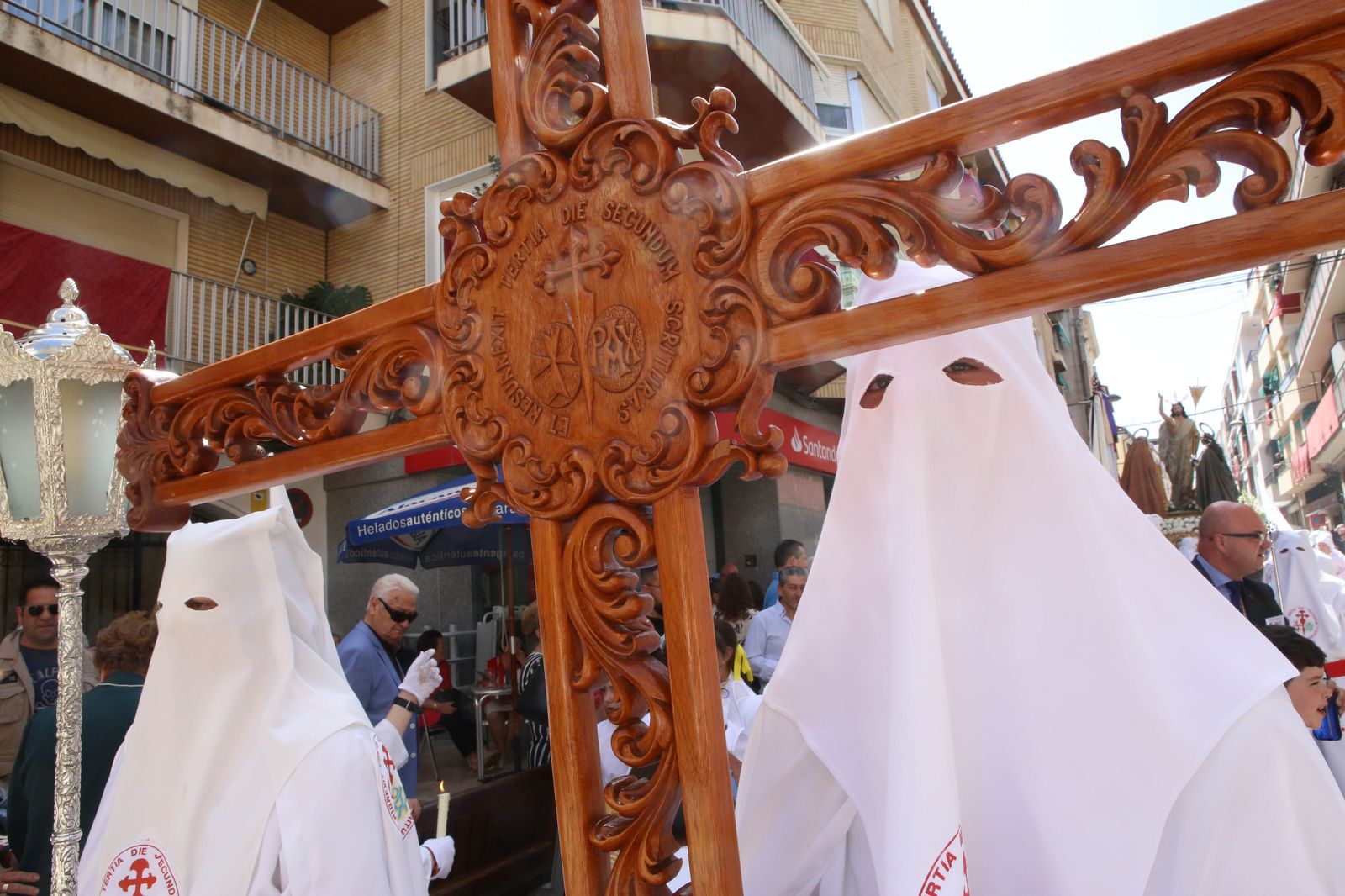 La procesión del Resucitado de Montilla y la Virgen de la Paz, en imágenes