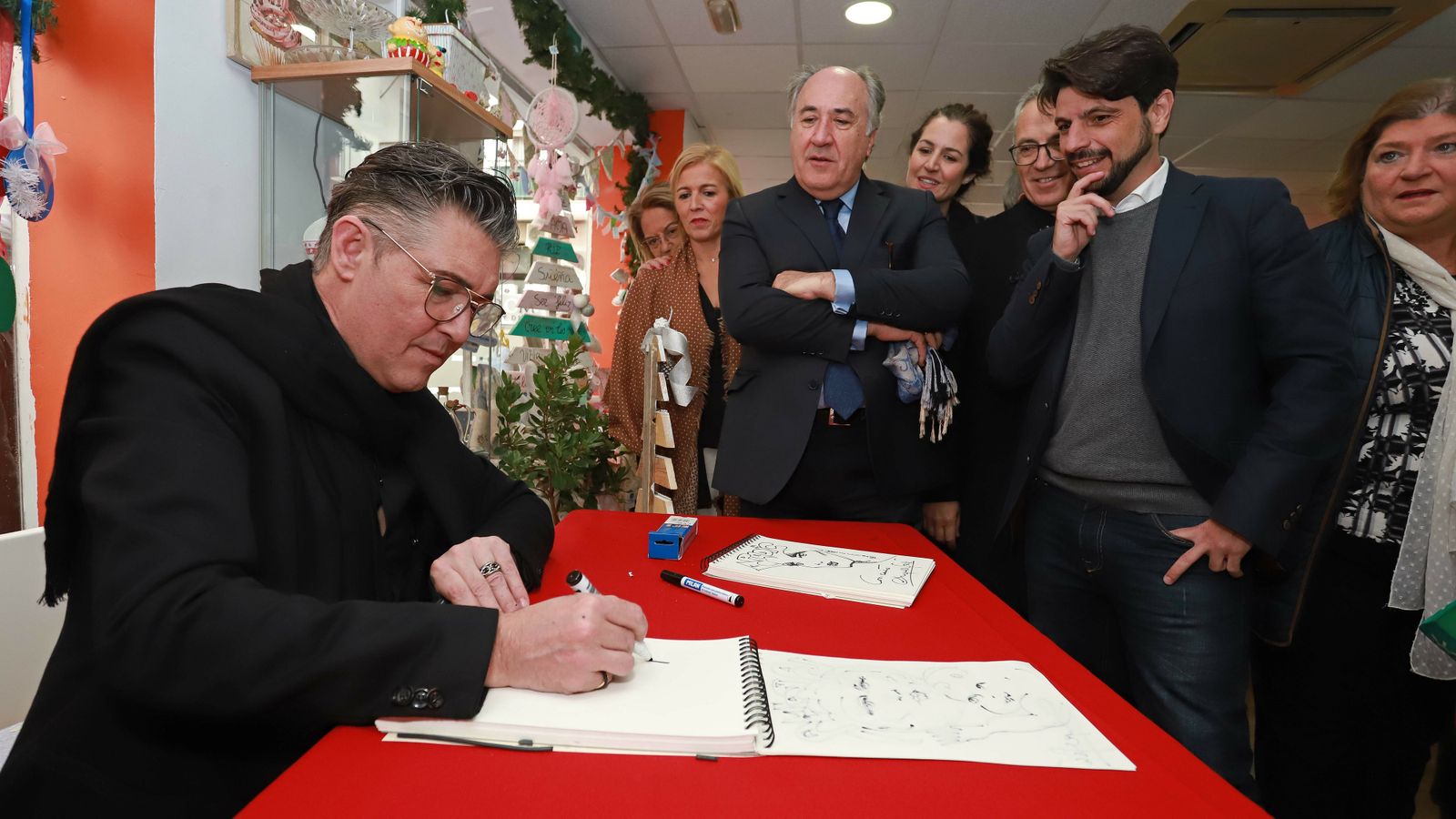 Las mejores fotos de la inauguración del mercadillo navideño de Apadis