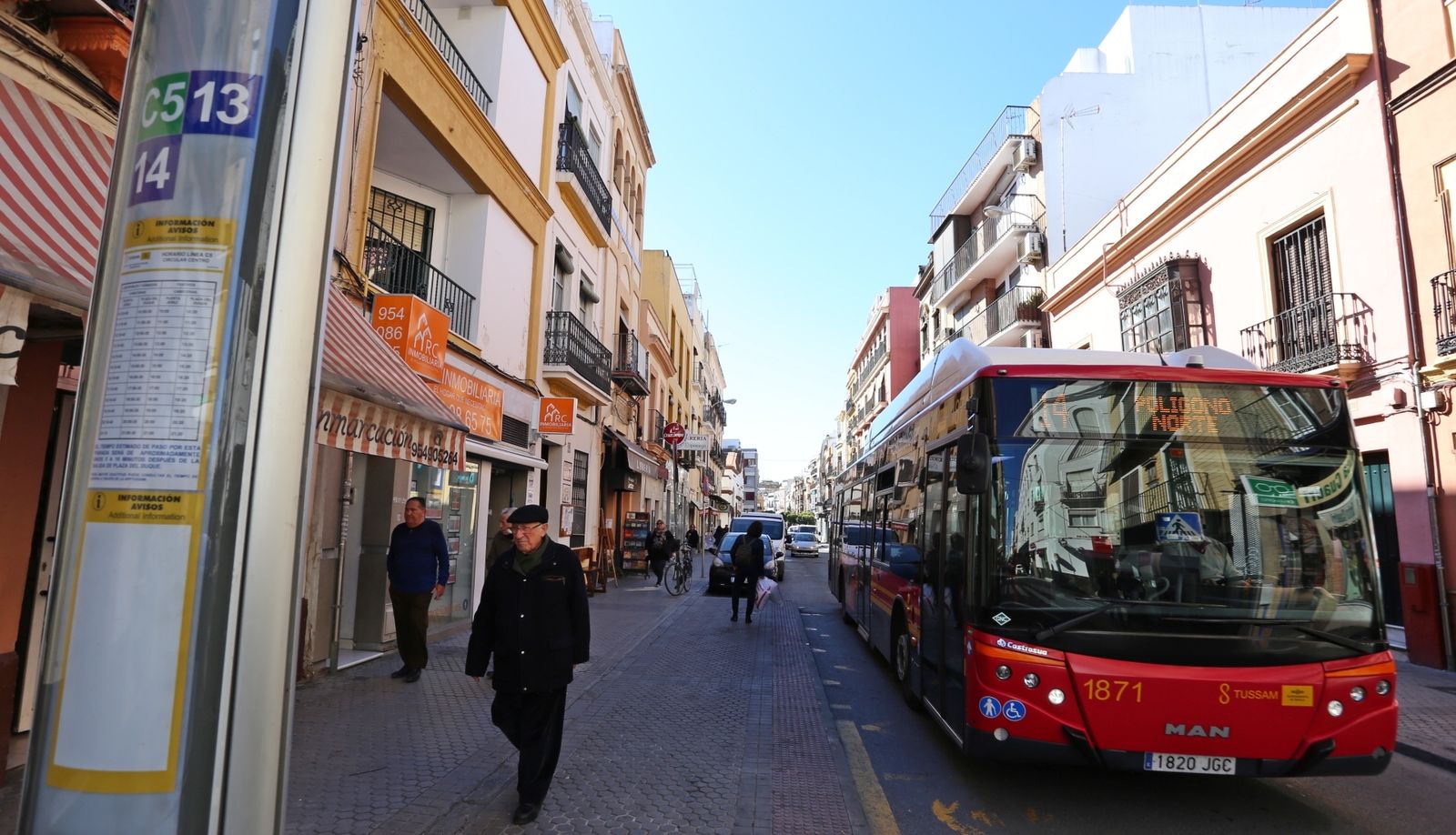 La calle Feria en el entorno del mercado de abastos.