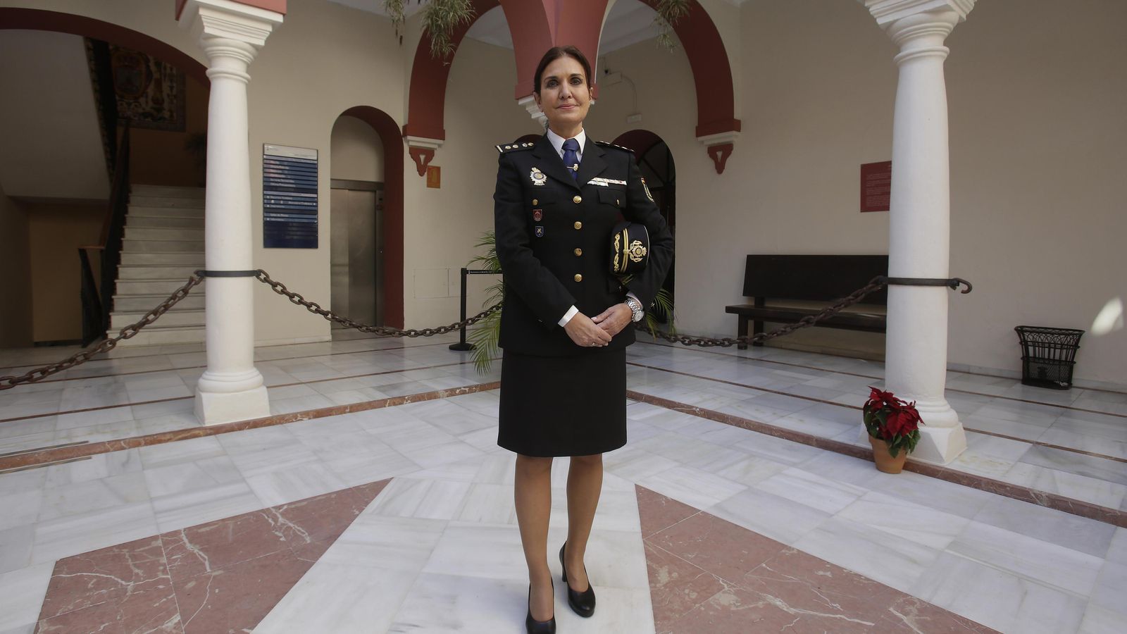 La comisaria, en el patio del Ayuntamiento de Alcalá.