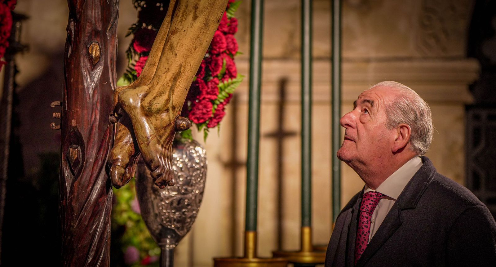 Imágenes del primer viernes de marzo de tradicionales besapiés y besamanos