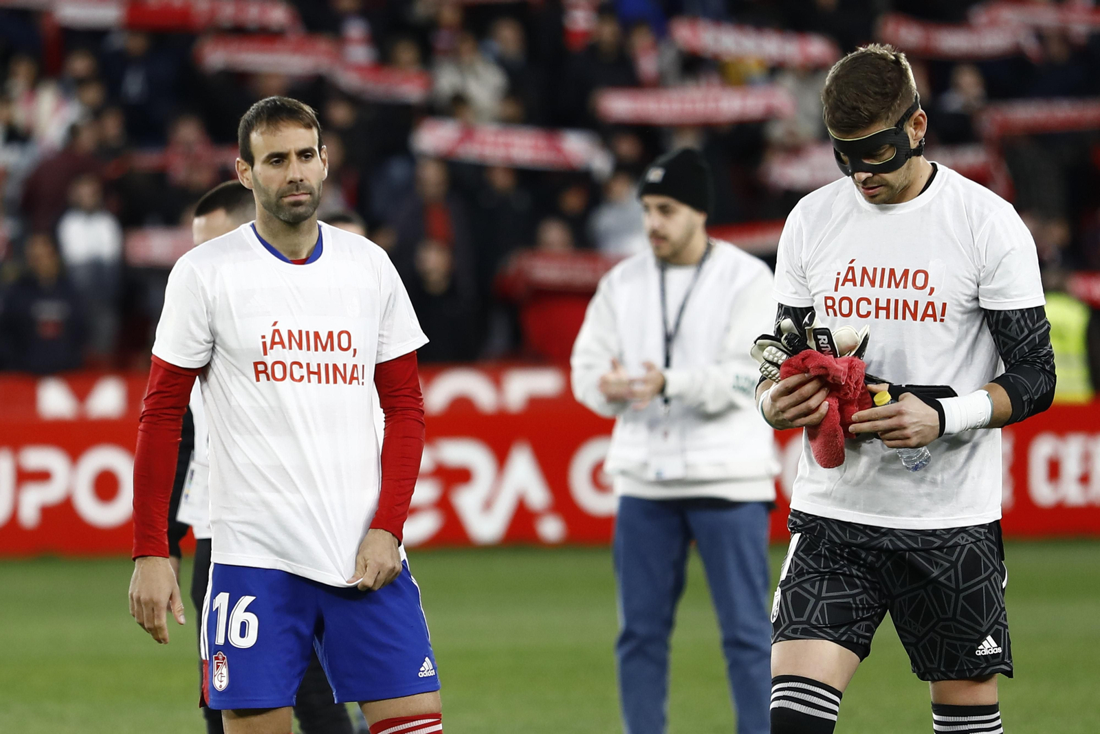 Camisetas de ánimo a Rochina de los jugadores del Granada CF