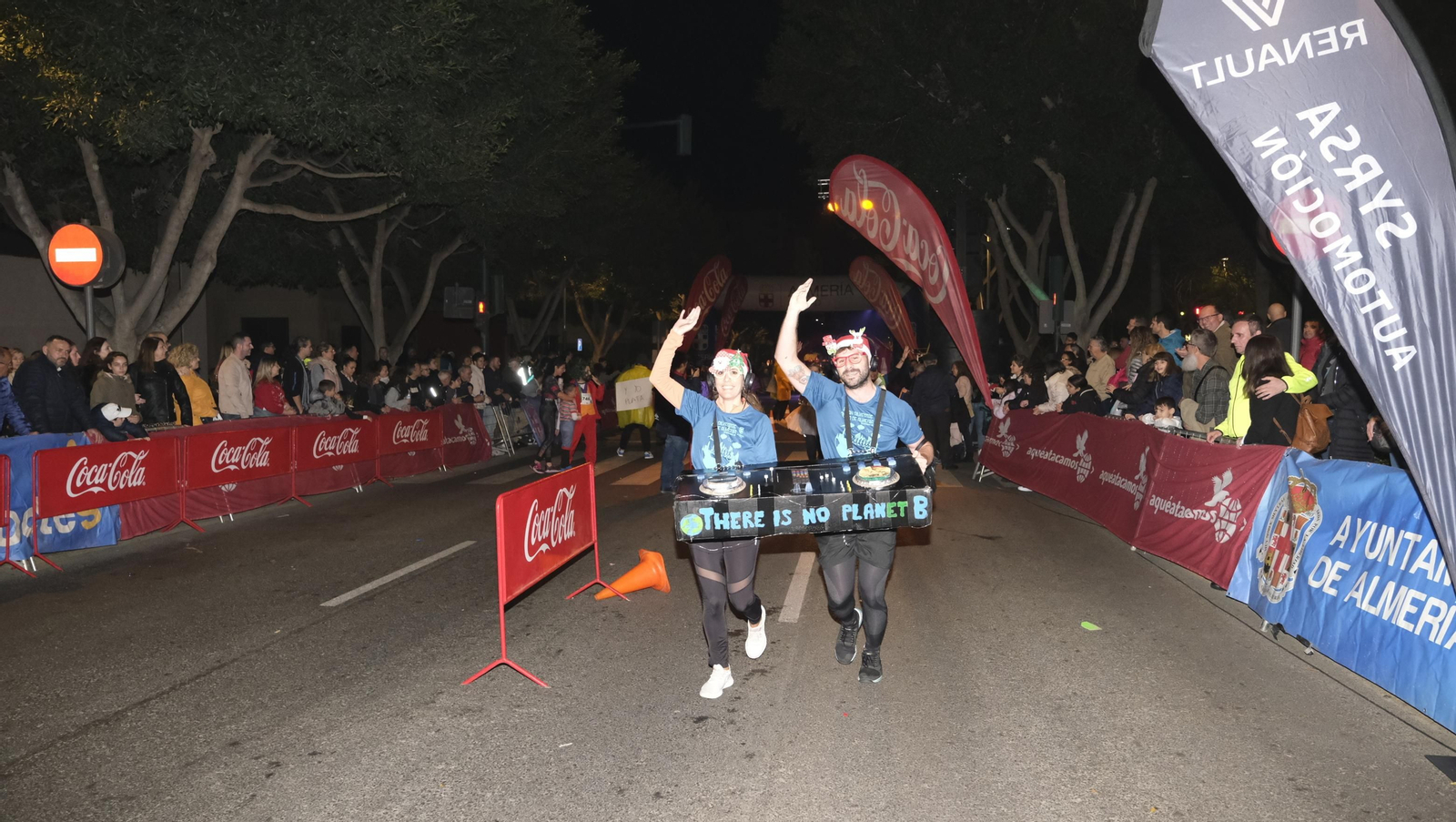 Imágenes de la XIV edición de la San Silvestre de Almería