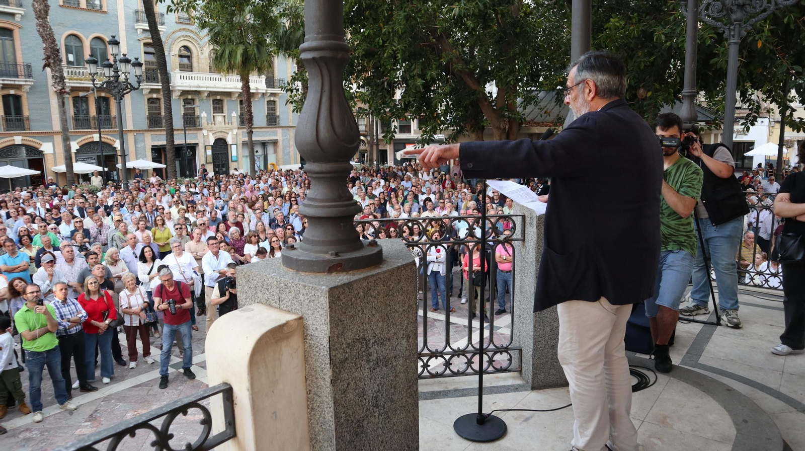 Imágenes de la concentración por las infraestructuras para Huelva