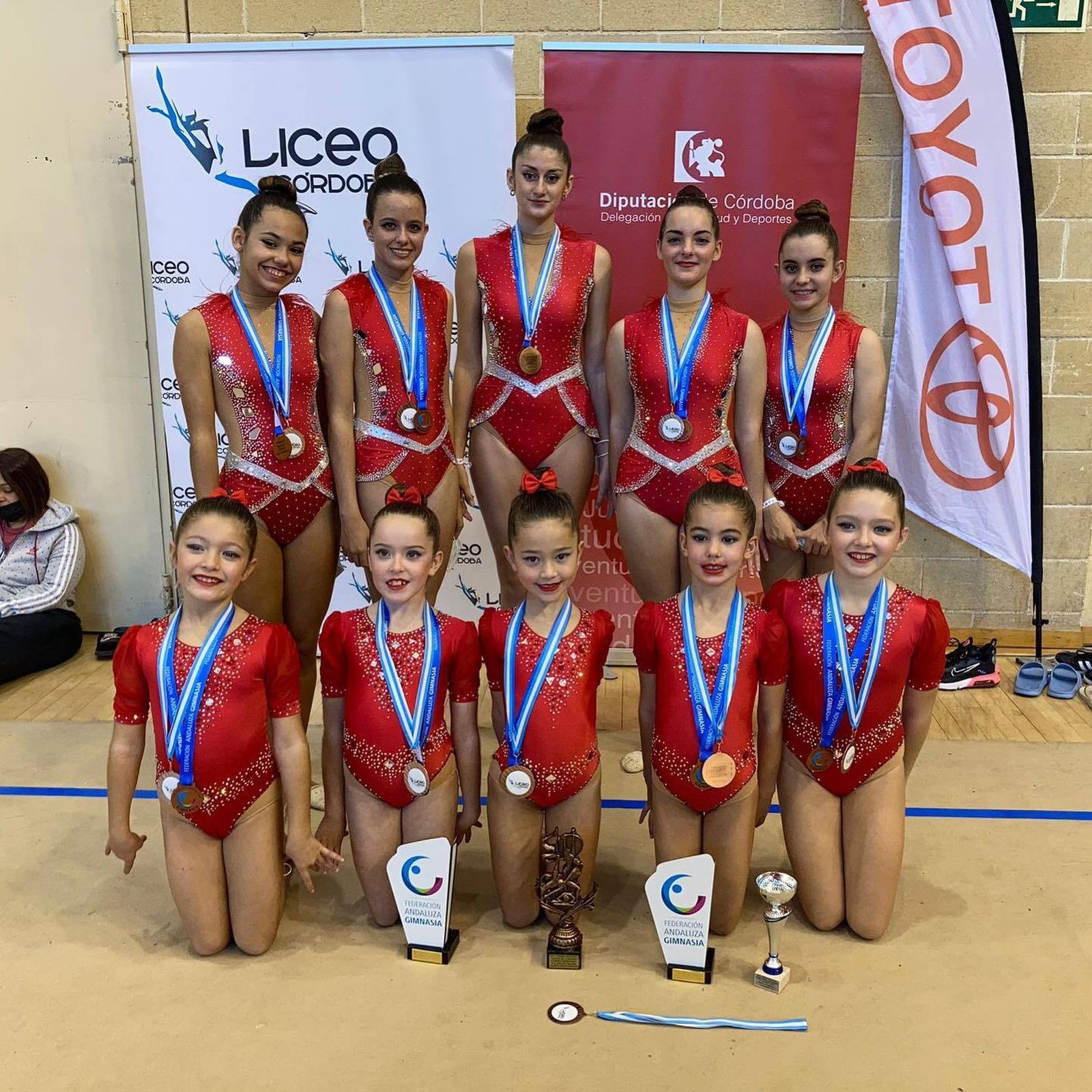 Conjuntos benjamín y cadete del CR Colombino que compitieron en el Andaluz.