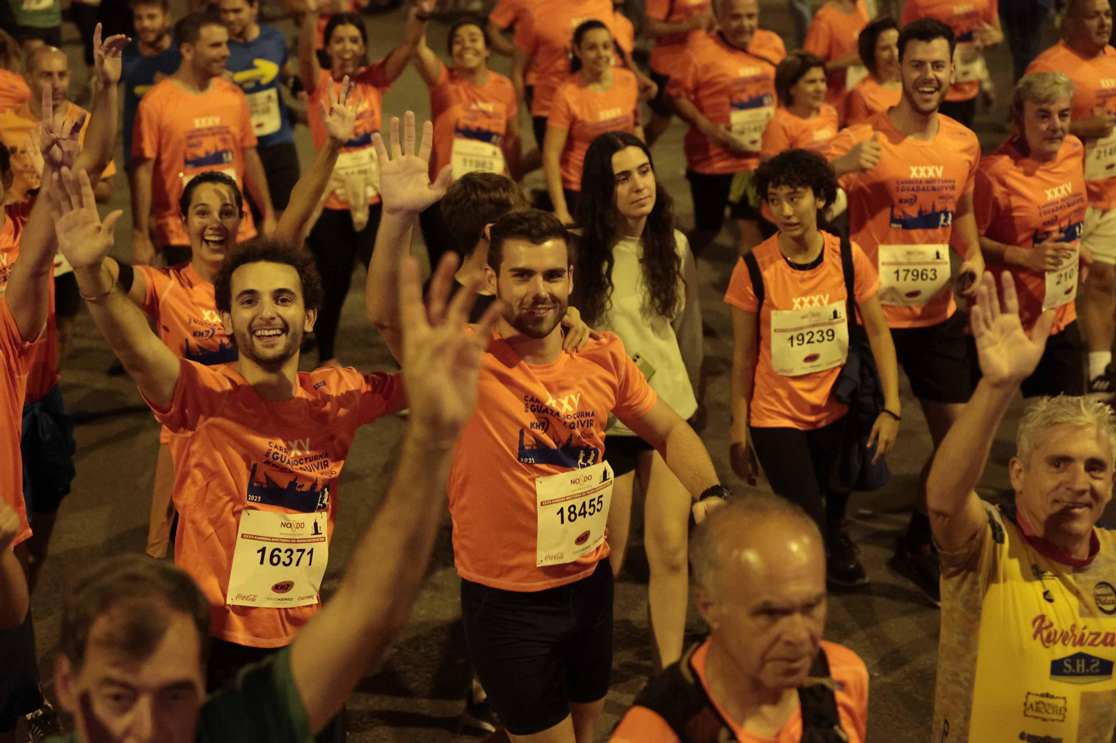 Búscate en las fotos de la Carrera Nocturna (III)
