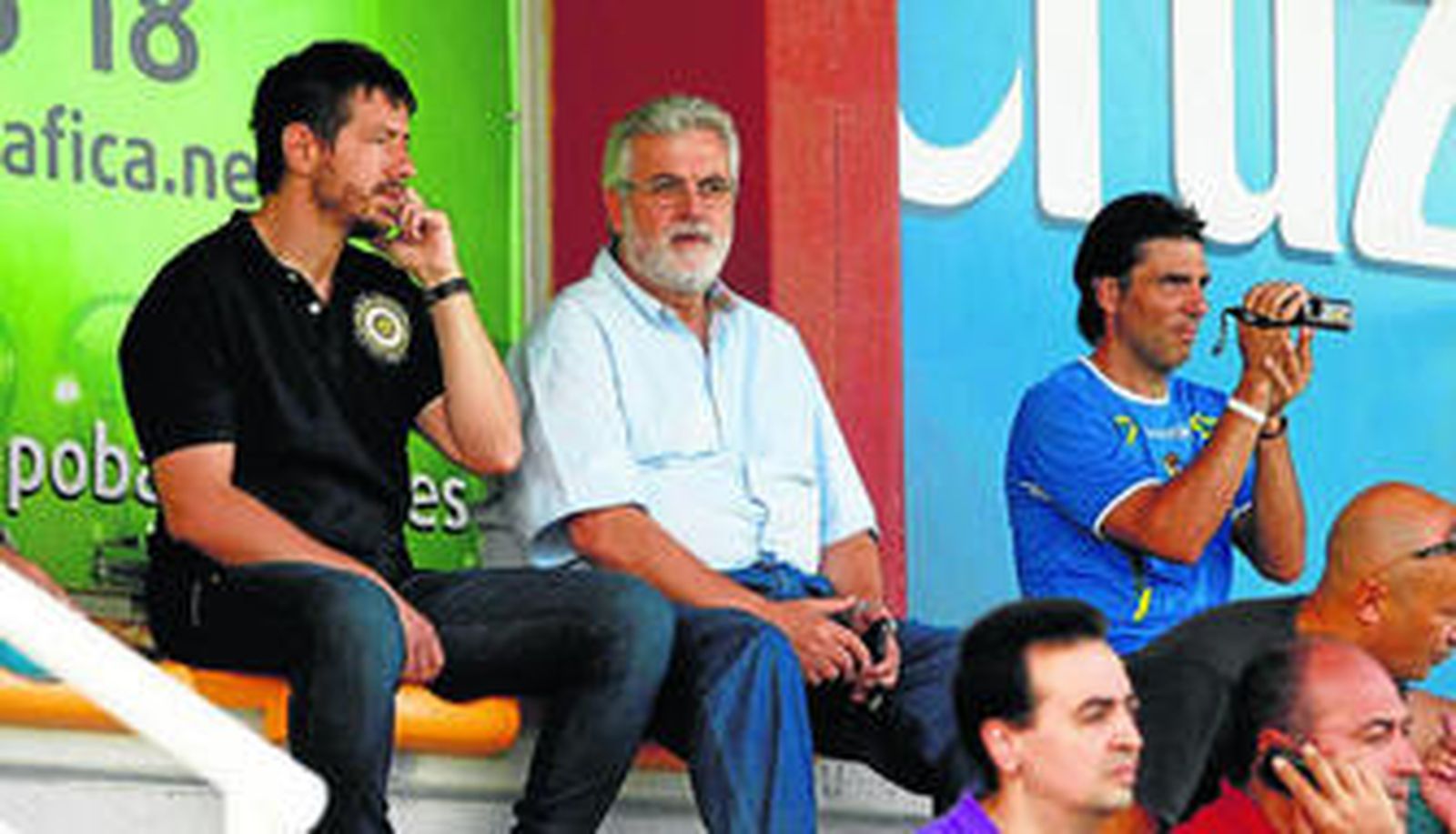 El mánager del Cádiz, Alessandro Gaucci (i), y el presidente del club, Florentino Manzano.