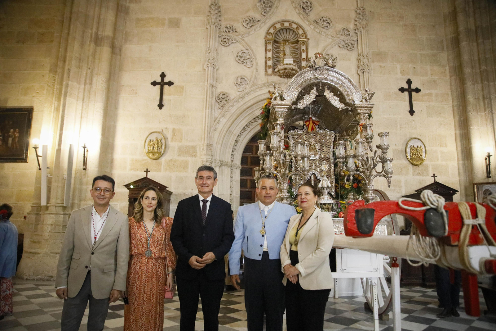 Imágenes de la salida  del Rocío desde la Catedral de Almería