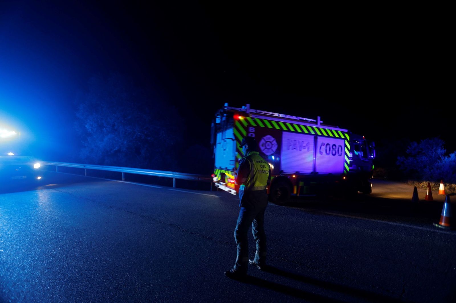 Las imágenes de los vehículos de emergencias evacuando a los pasajeros del descarrilamiento en Adamuz