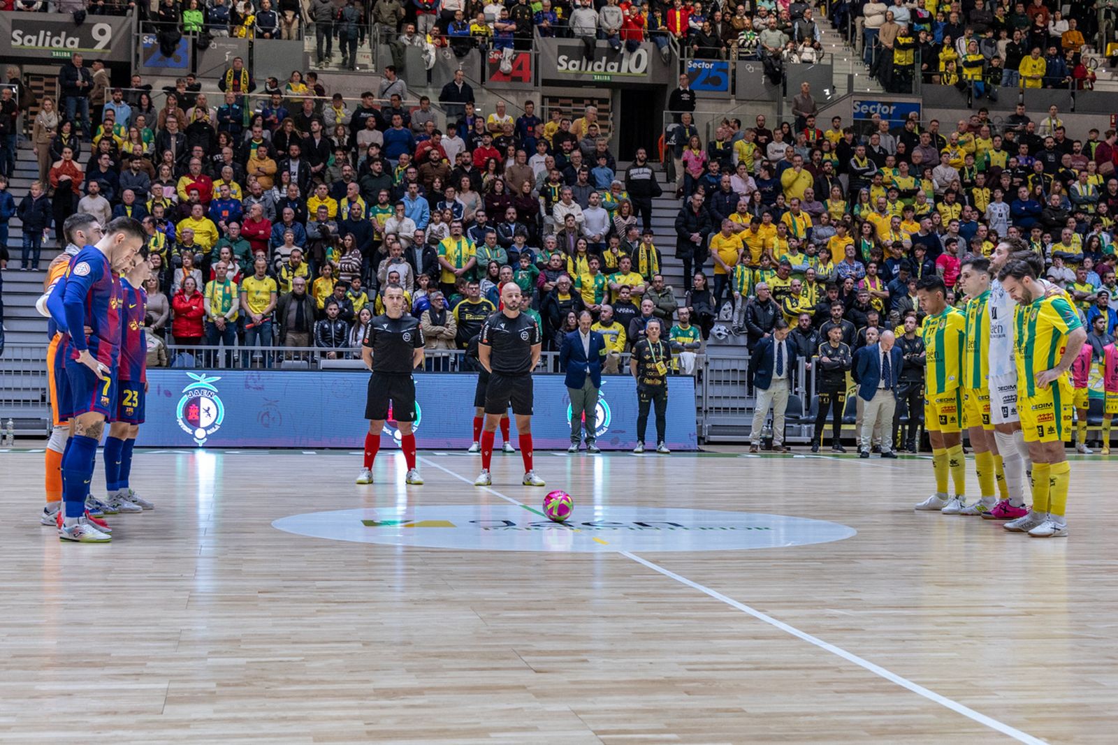 Las mejores imágenes del espectacular encuentro entre Jaén Paraíso Interior FS y Barça (3-3)