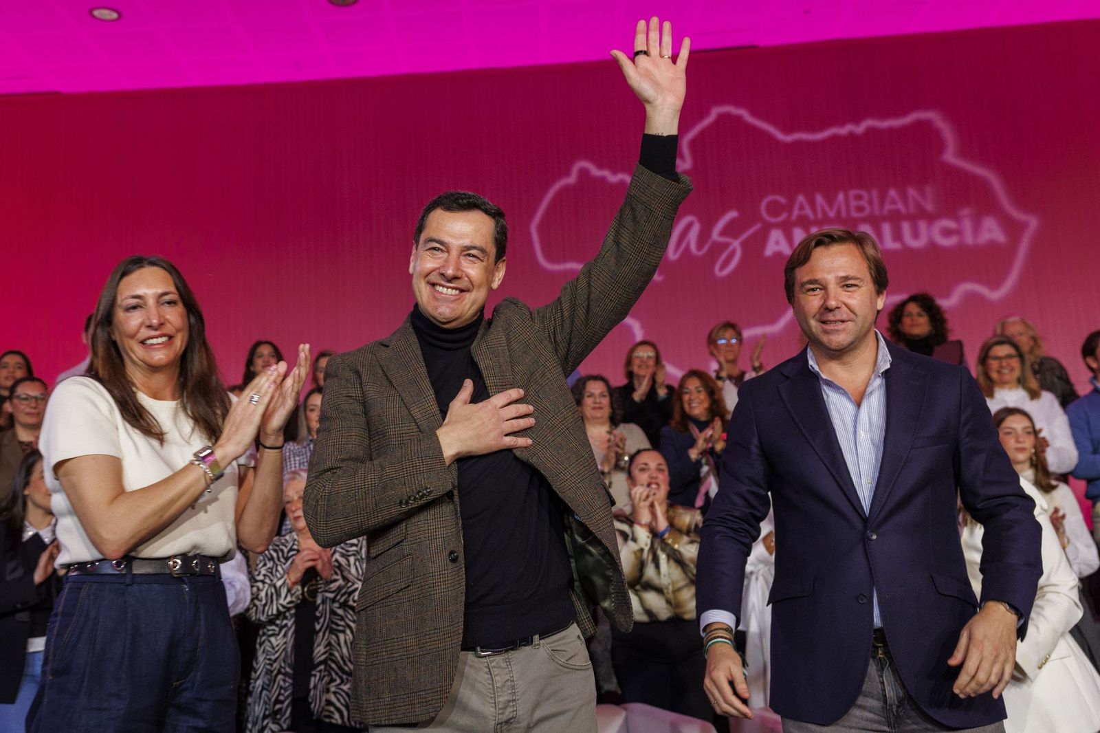 El presidente de la Junta de Andalucía, Juanma Moreno, en una intervención este domingo en Sevilla.