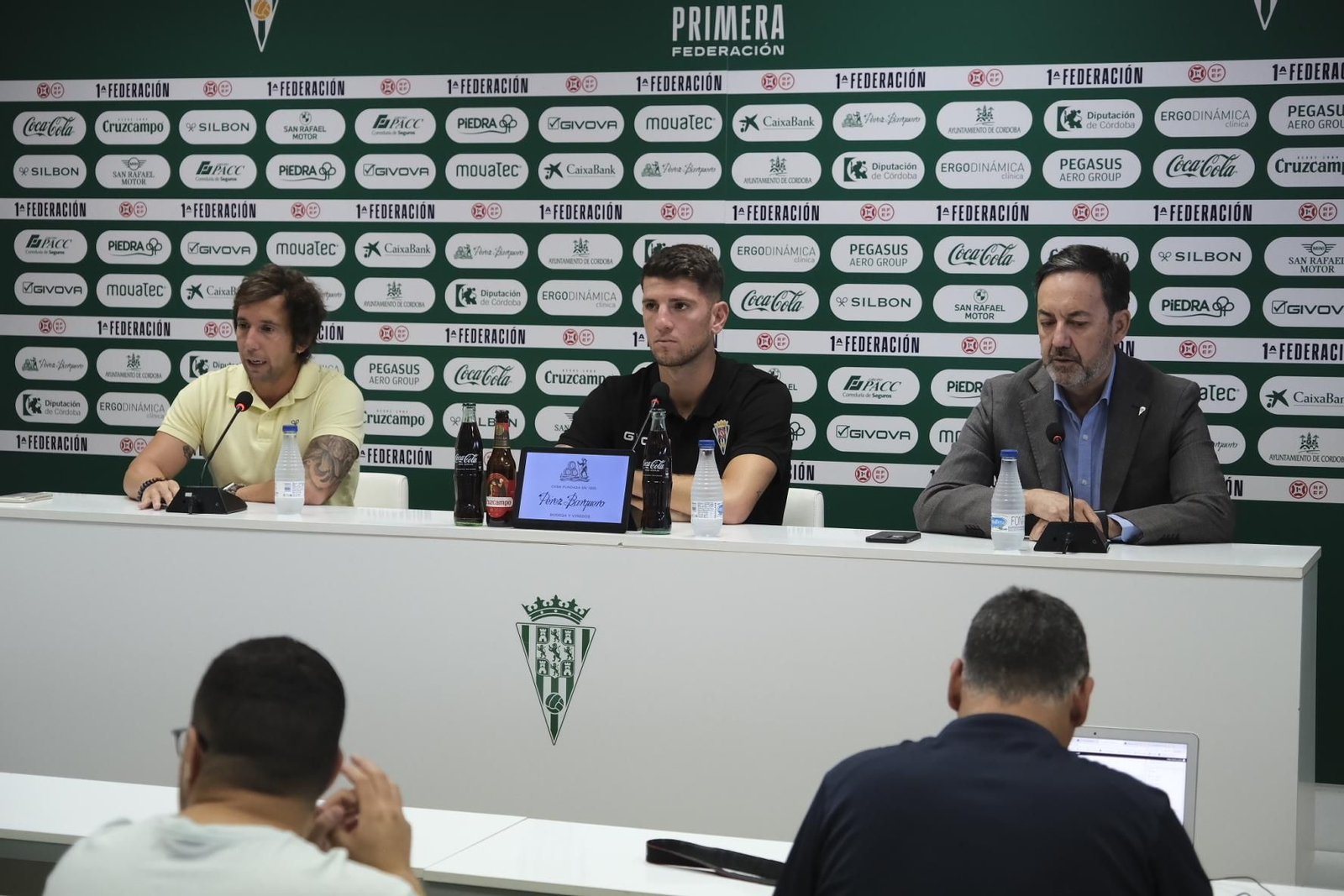 La presentación de Alberto Toril como nuevo jugador del Córdoba CF, en imágenes